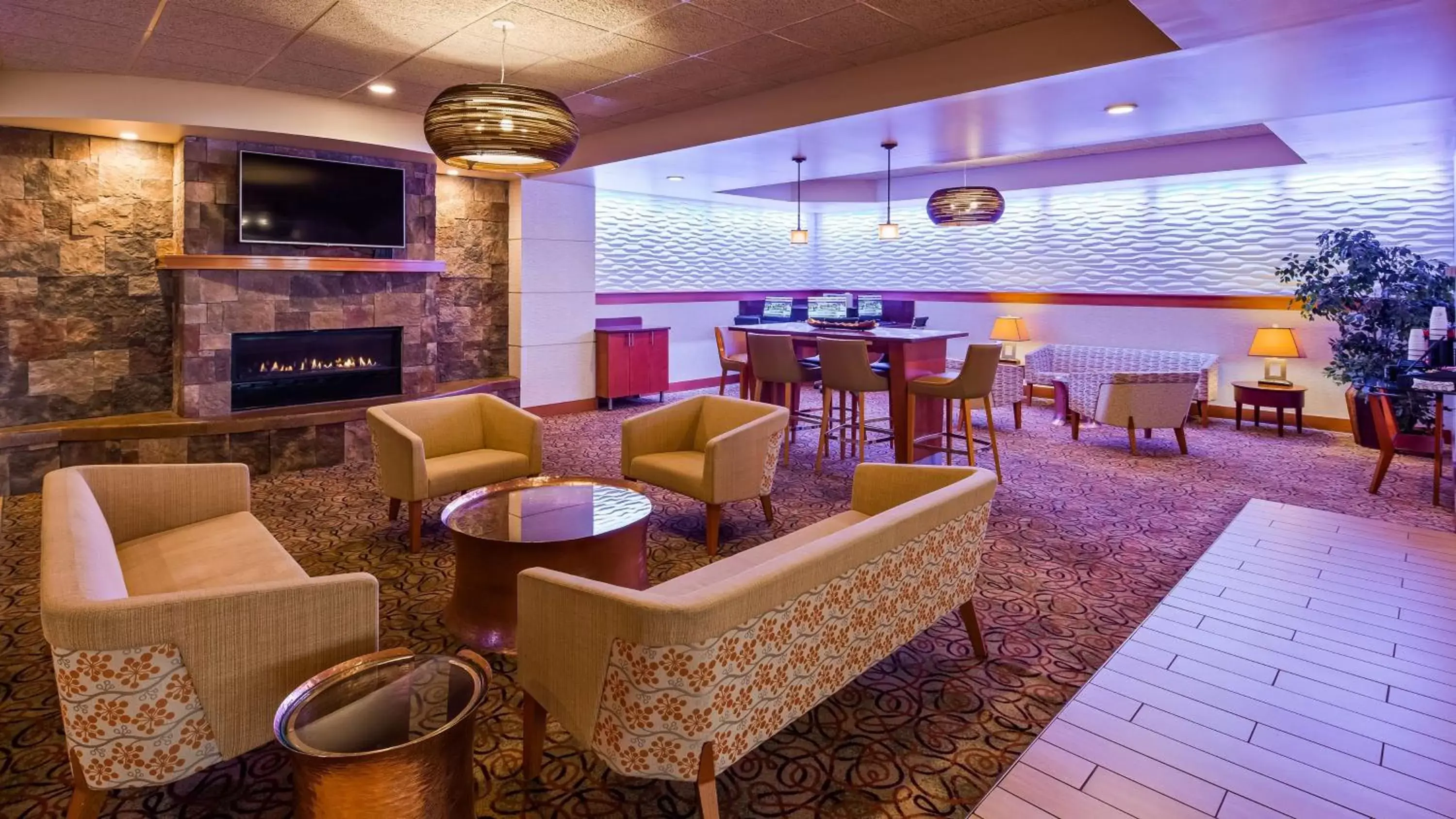 Lobby or reception, Lounge/Bar in Best Western Plus Butte Plaza Inn