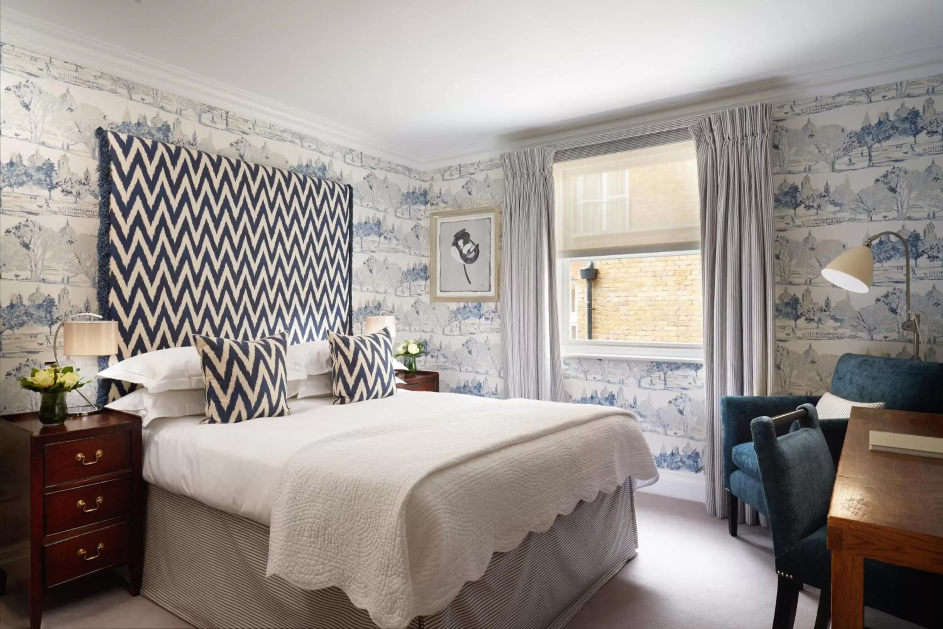 Bedroom in The Pelham London - Starhotels Collezione