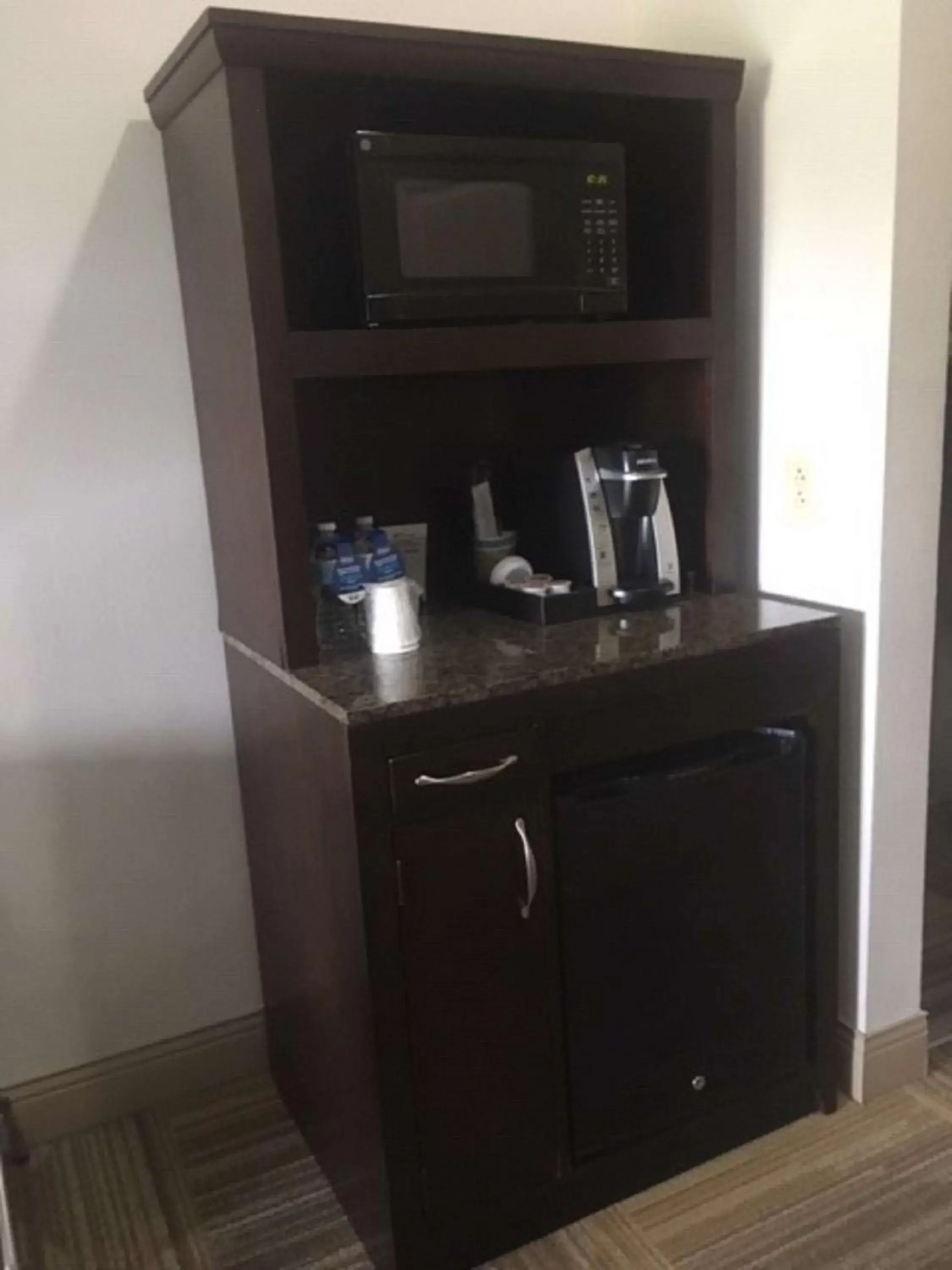 Dining area in Hilton Garden Inn Jonesboro