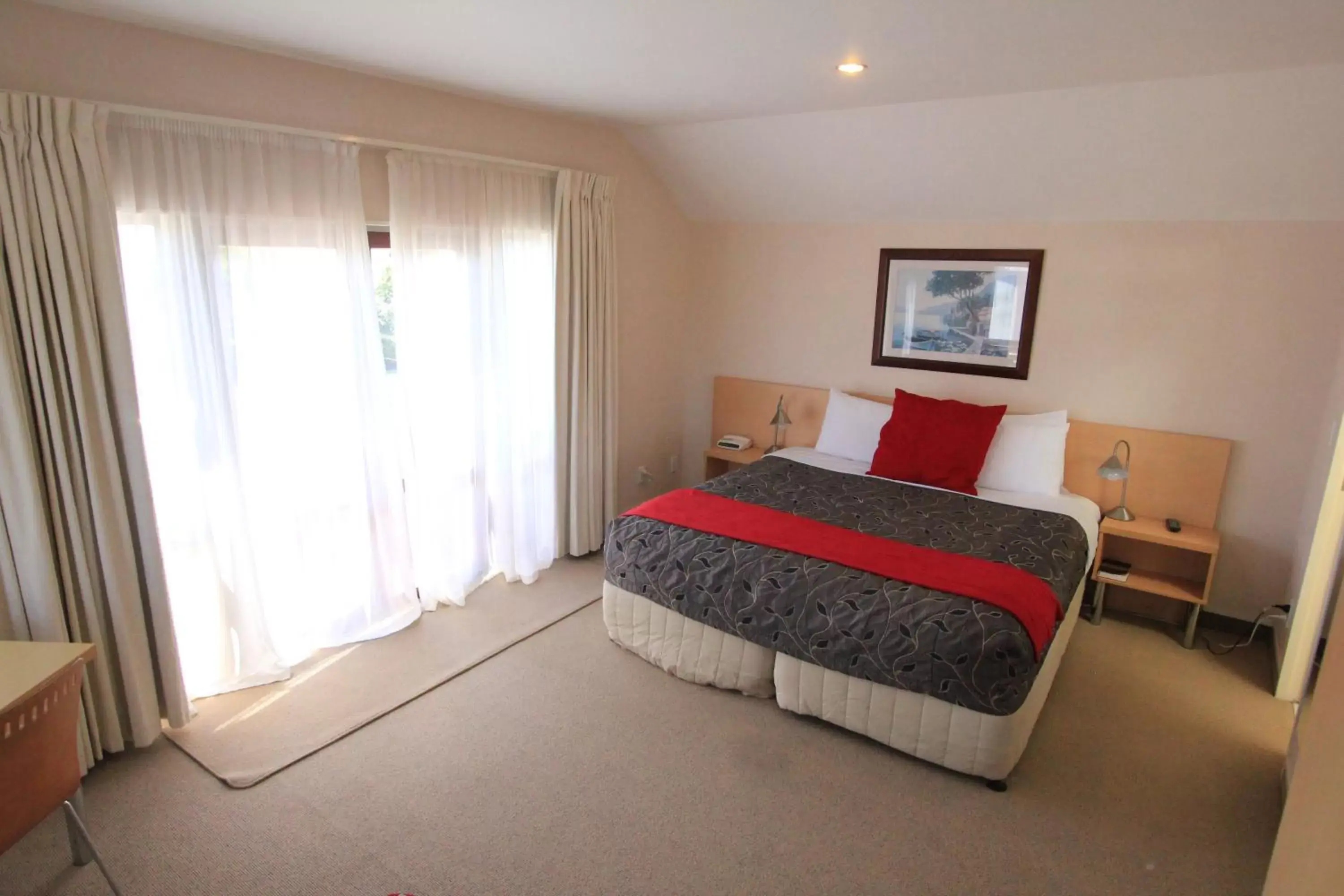 Bedroom, Bed in Voyager Apartments Taupo