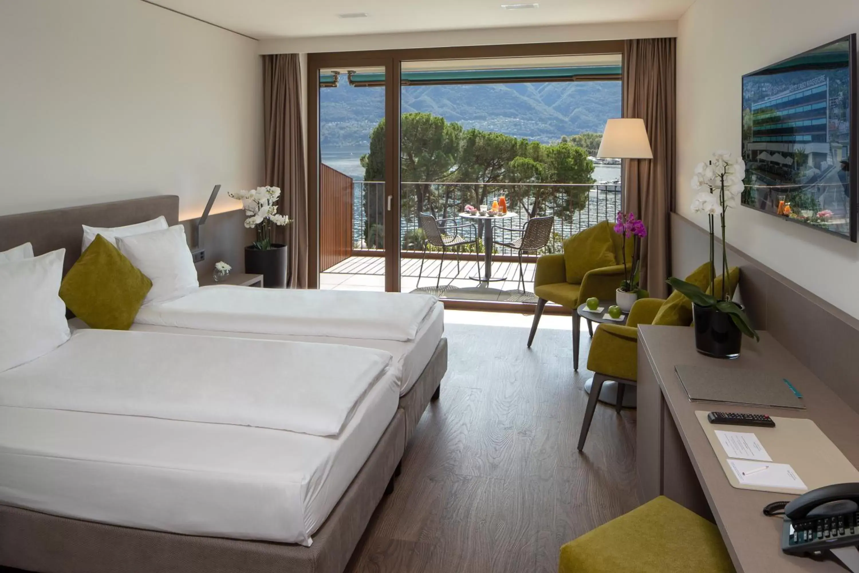 Bed in Hotel Lago Maggiore - Welcome!