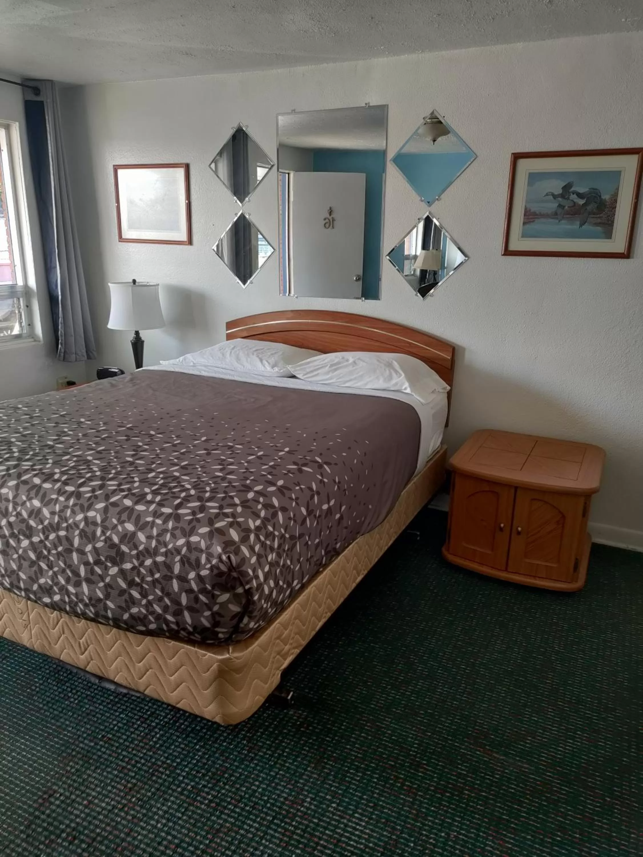 Bed in Eight Bar B Motel