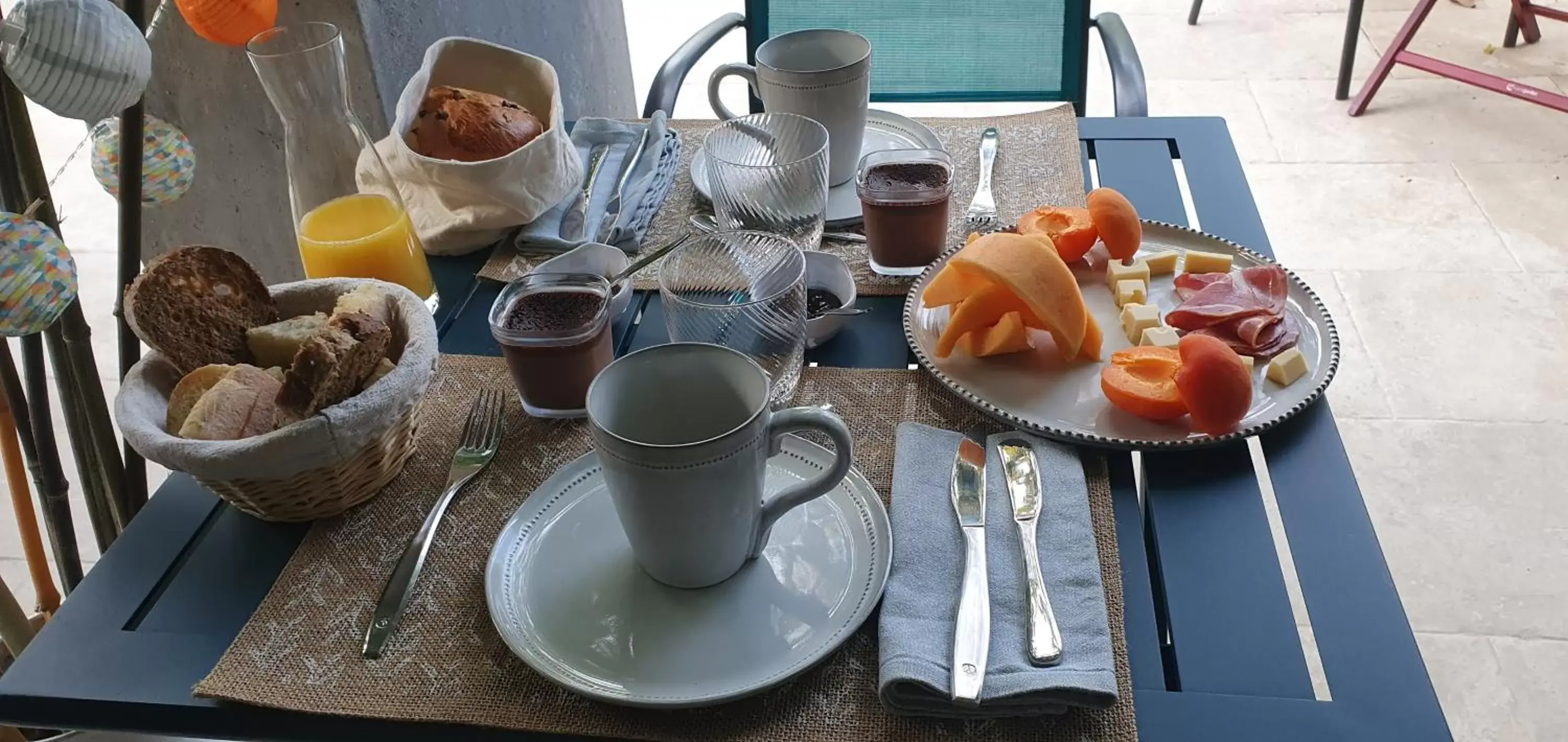 Breakfast in LE MAS COTHY en Provence