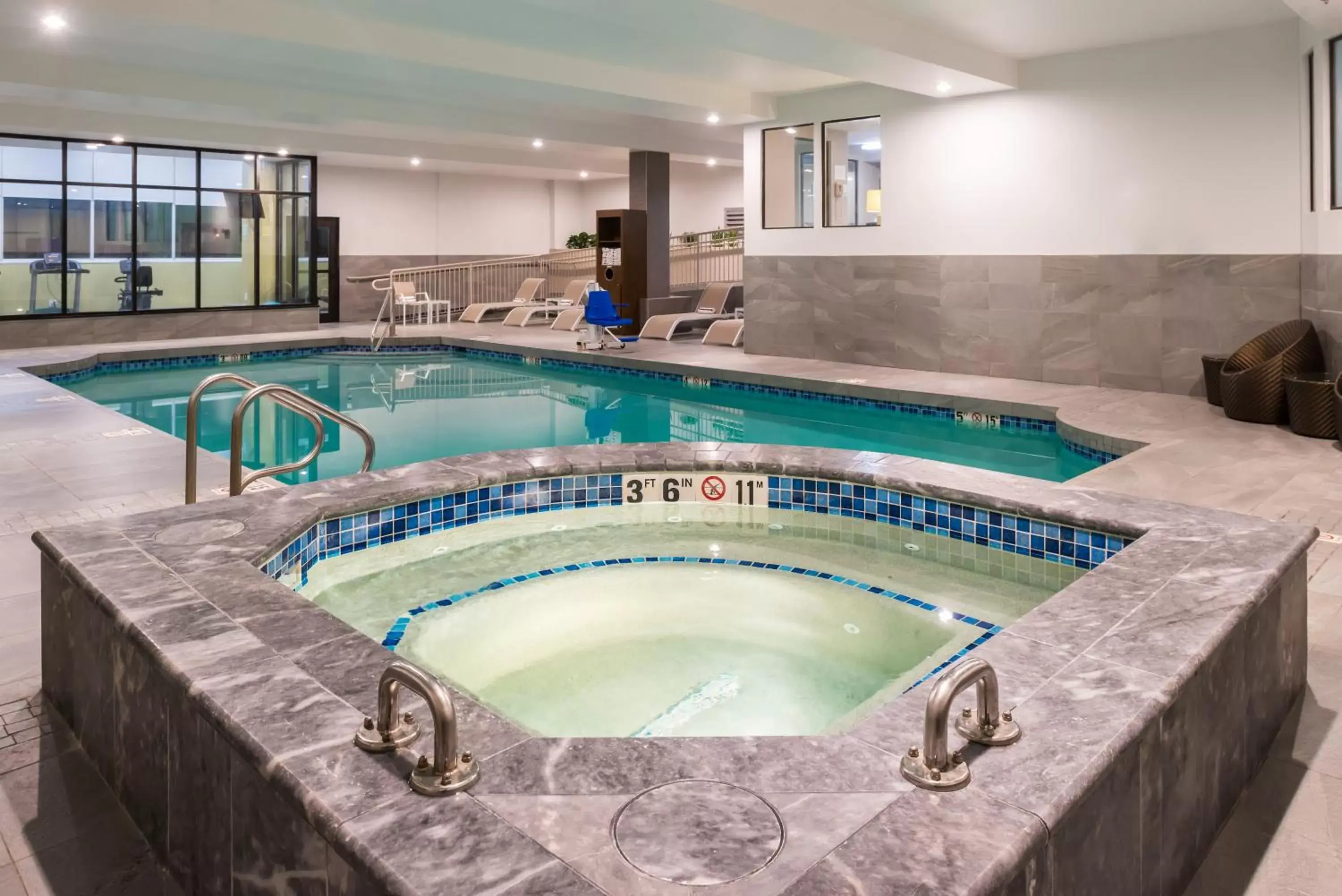 Hot Tub, Swimming Pool in Holiday Inn Concord Downtown, an IHG Hotel