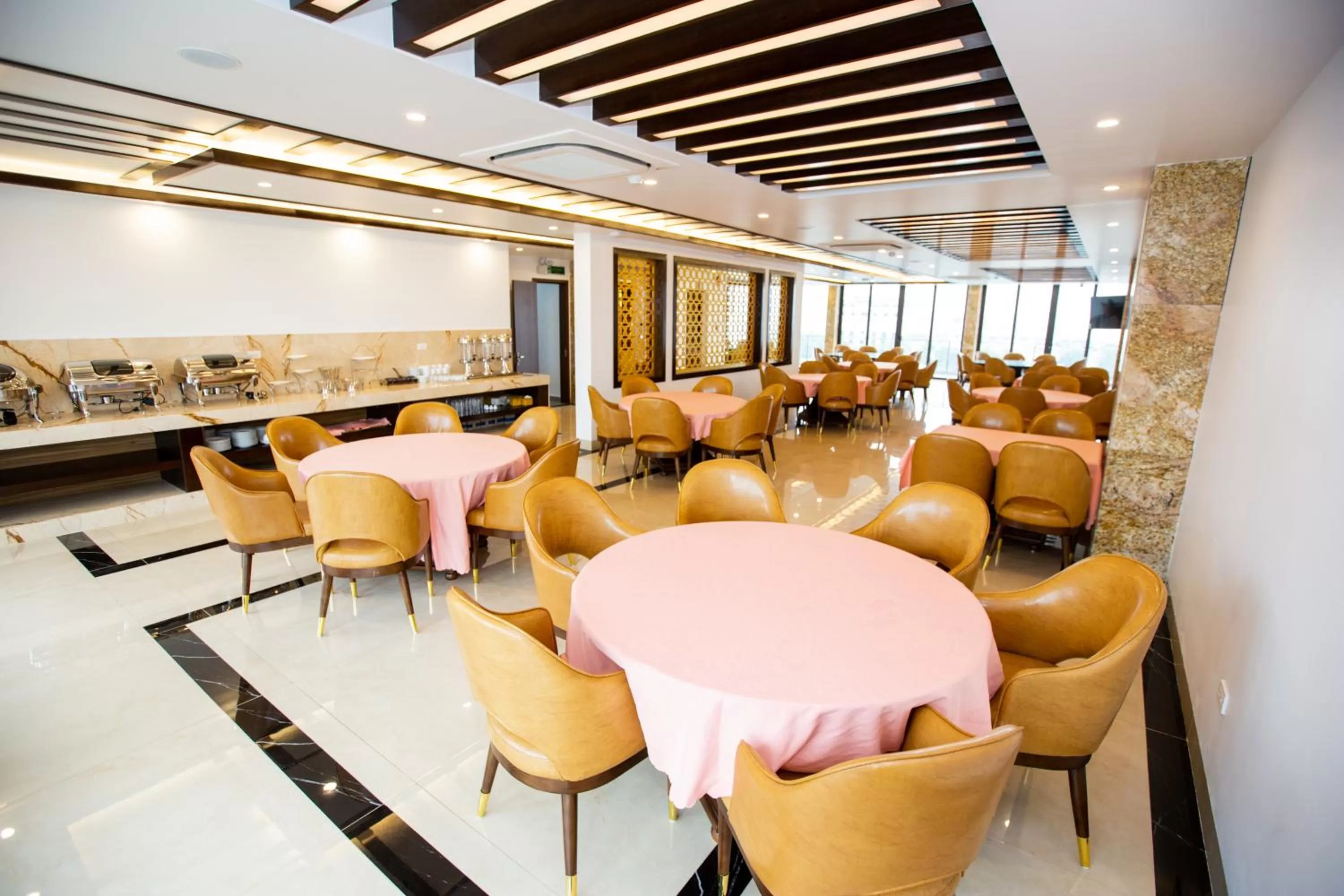 Restaurant/places to eat in Golden Palm HaLong Hotel