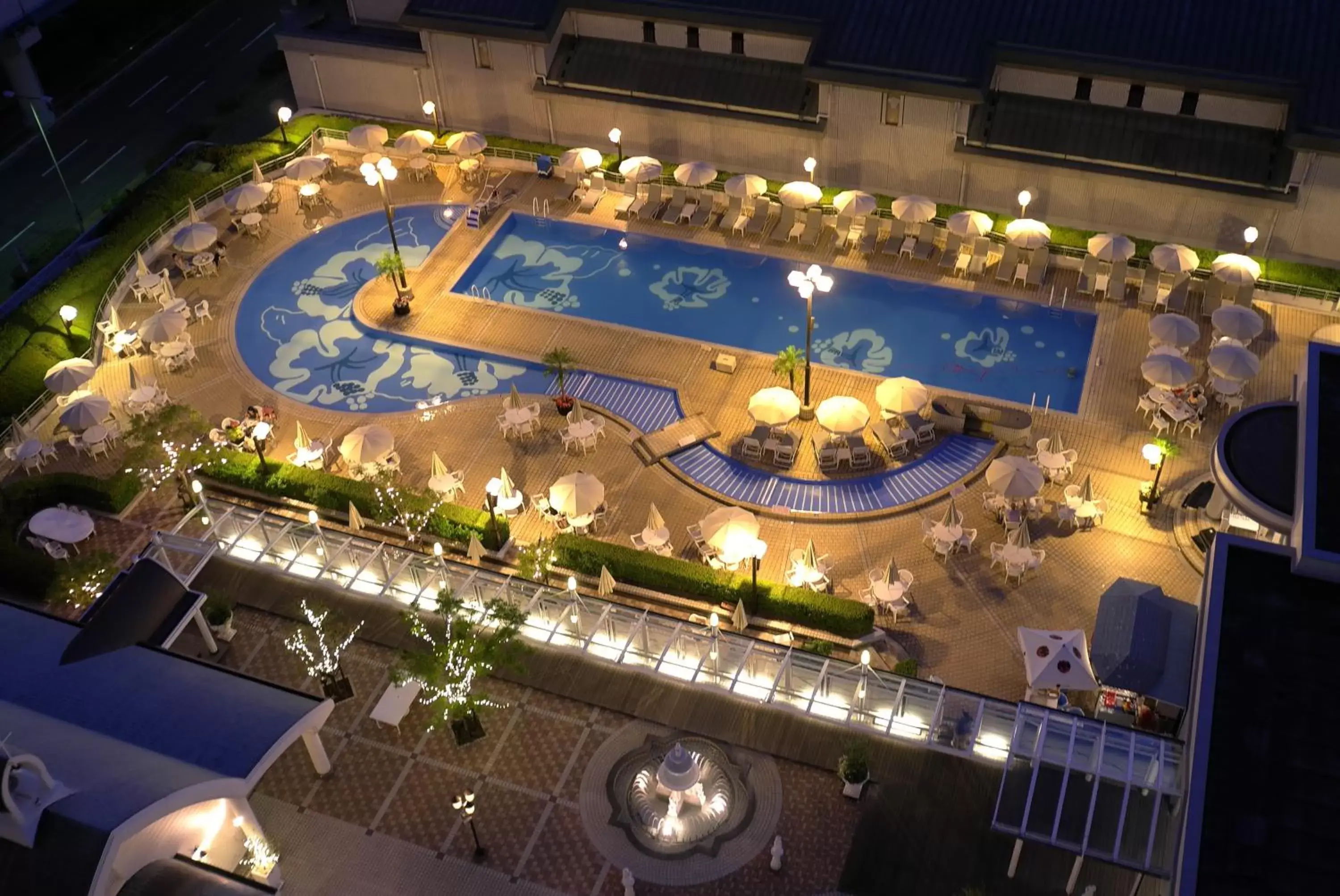 Swimming pool, Bird's-eye View in Kobe Portopia Hotel