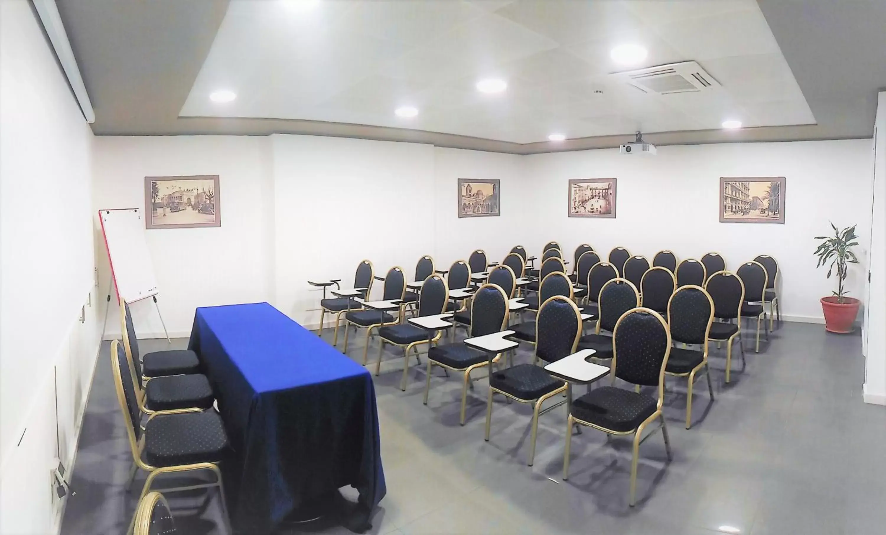 Meeting/conference room in Ibis Styles Palermo Cristal