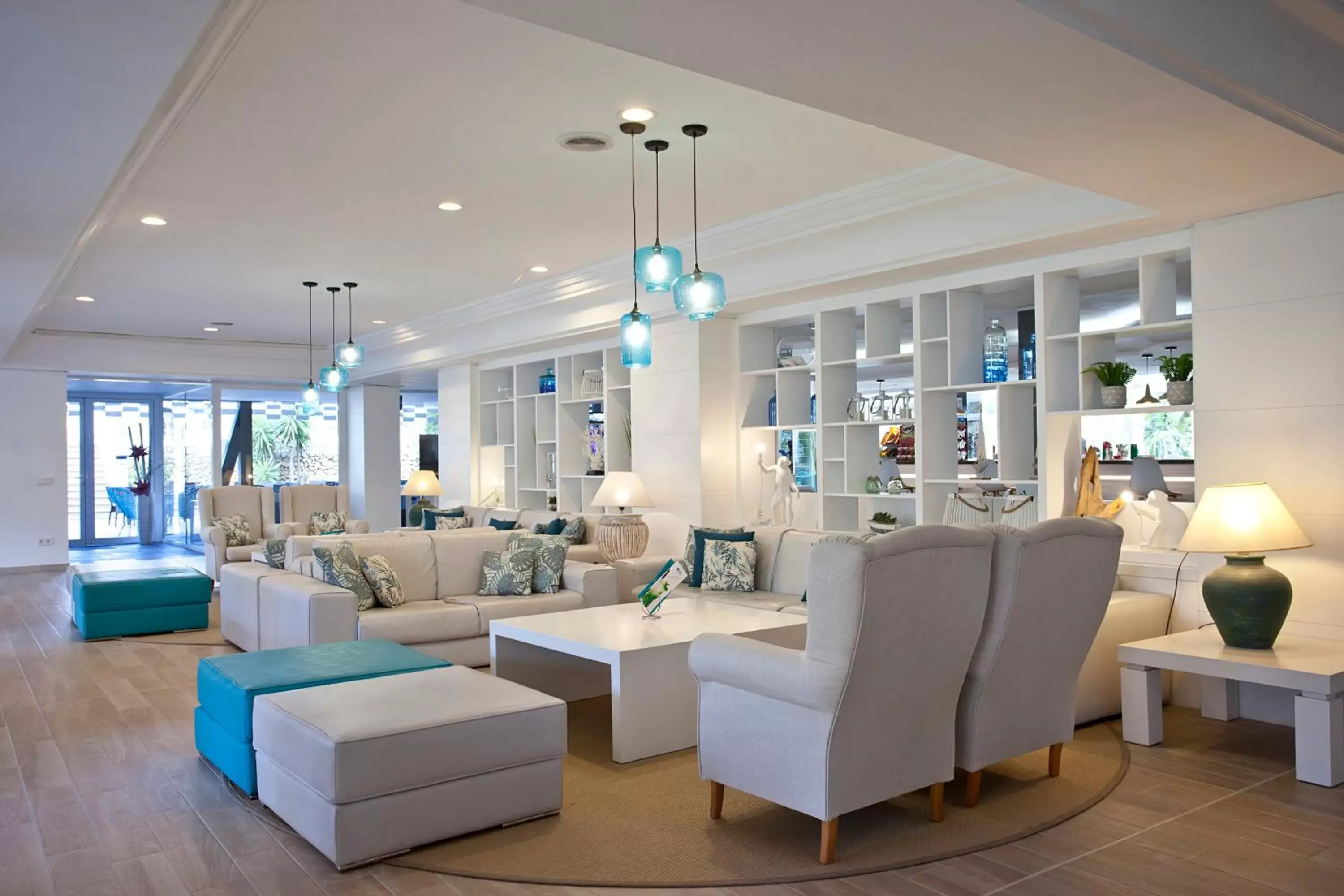 Lounge or bar, Seating Area in Bahía de Alcudia Hotel & Spa