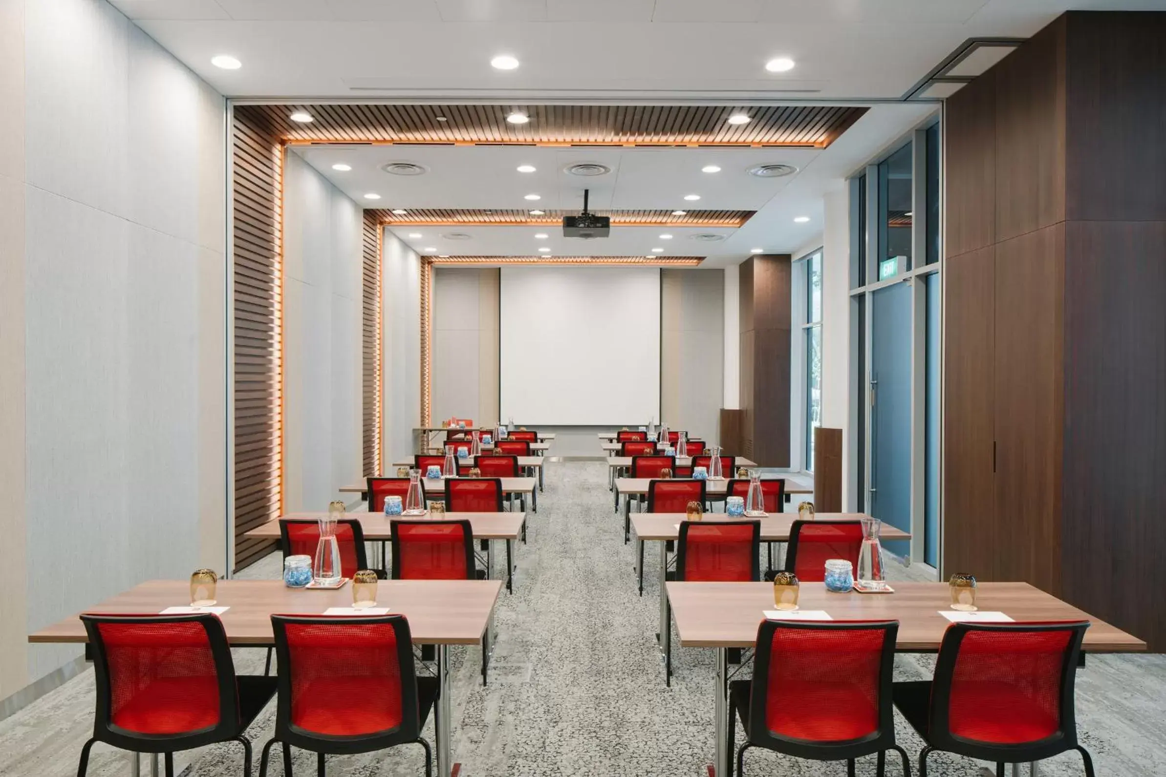 Meeting/conference room, Restaurant/Places to Eat in Ibis Singapore on Bencoolen