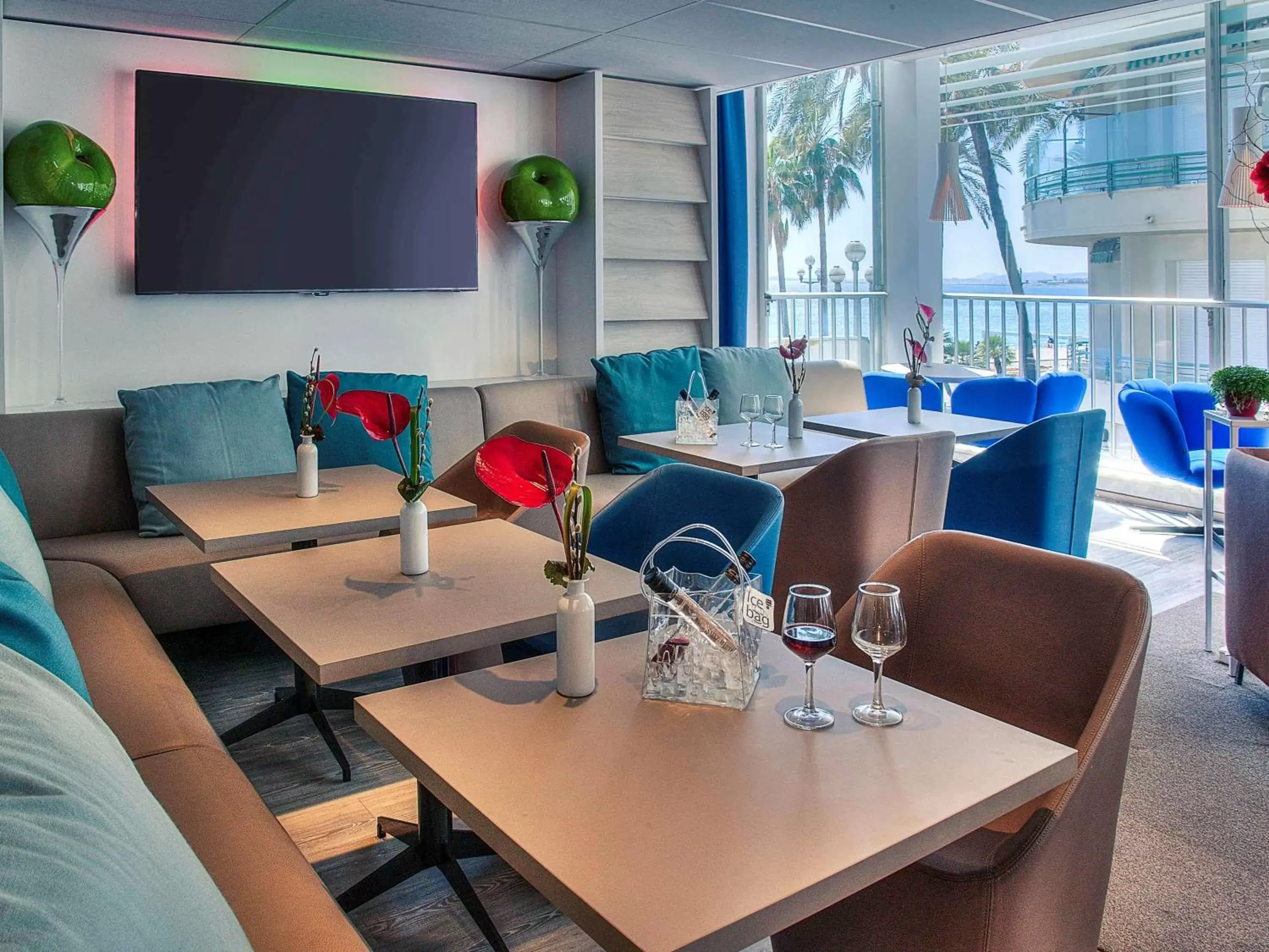 Lounge or bar, Restaurant/Places to Eat in Mercure Nice Promenade Des Anglais