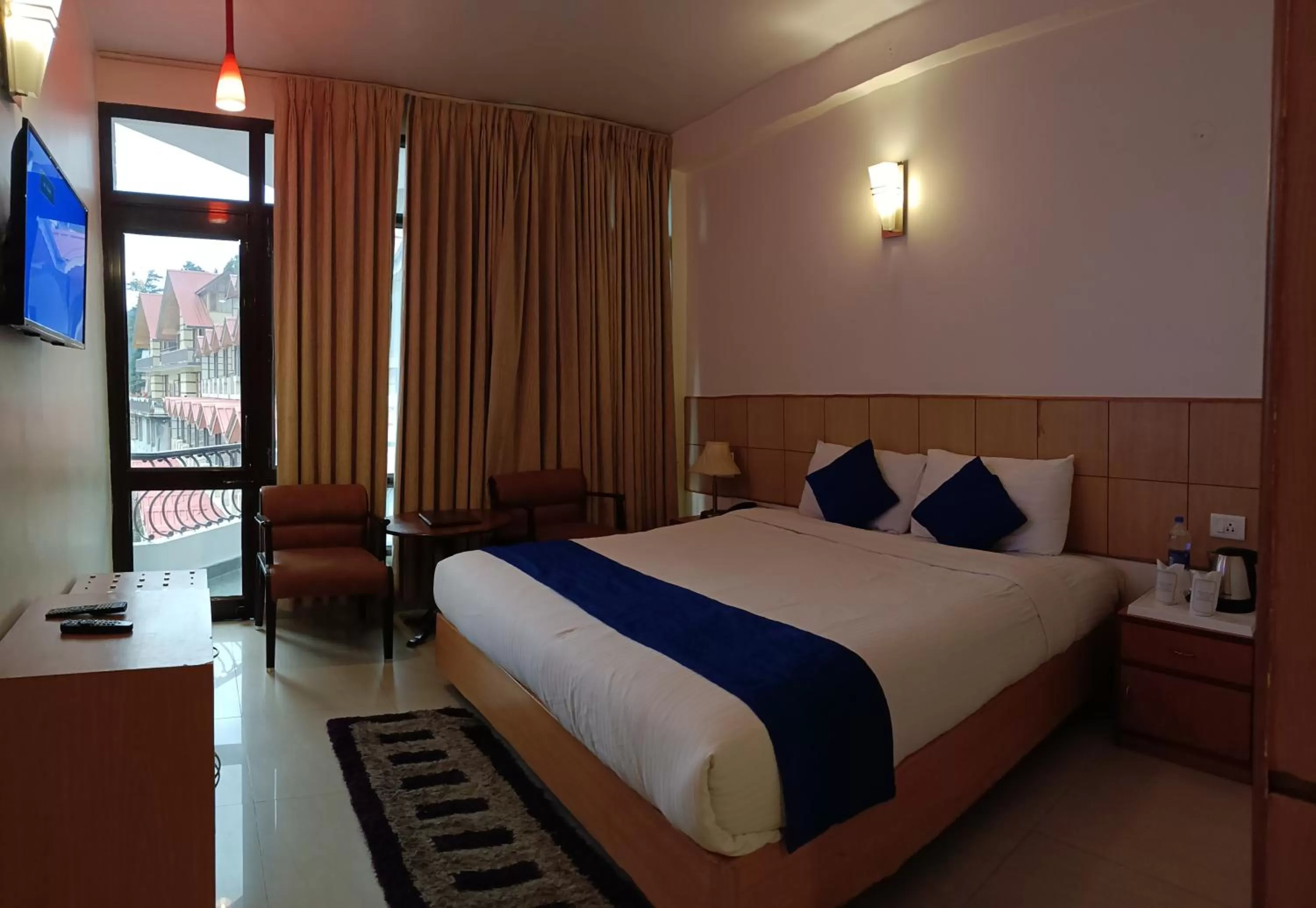 Bedroom, Bed in Hotel Broadways Inn