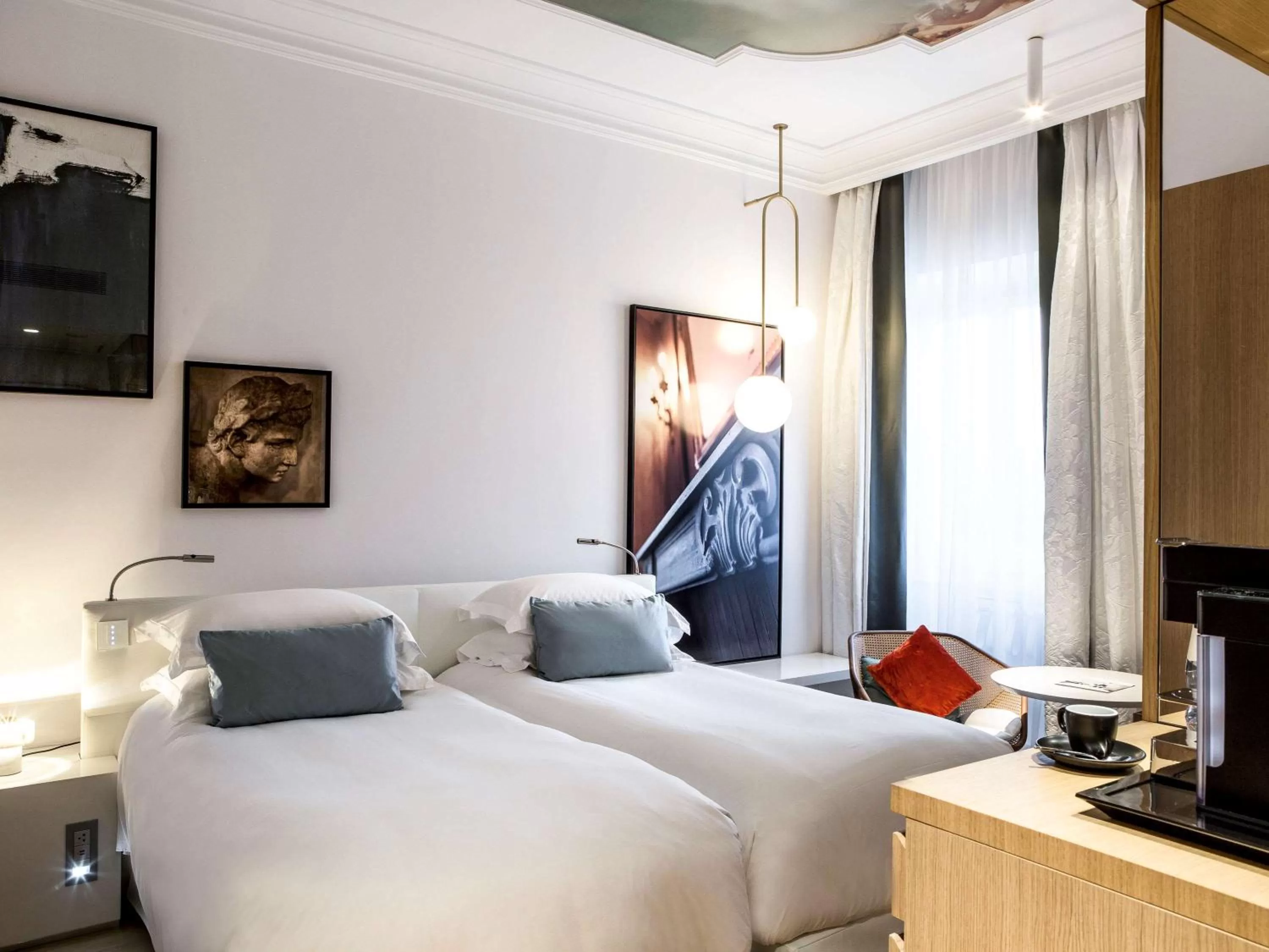 Photo of the whole room, Bed in Sofitel Roma Villa Borghese