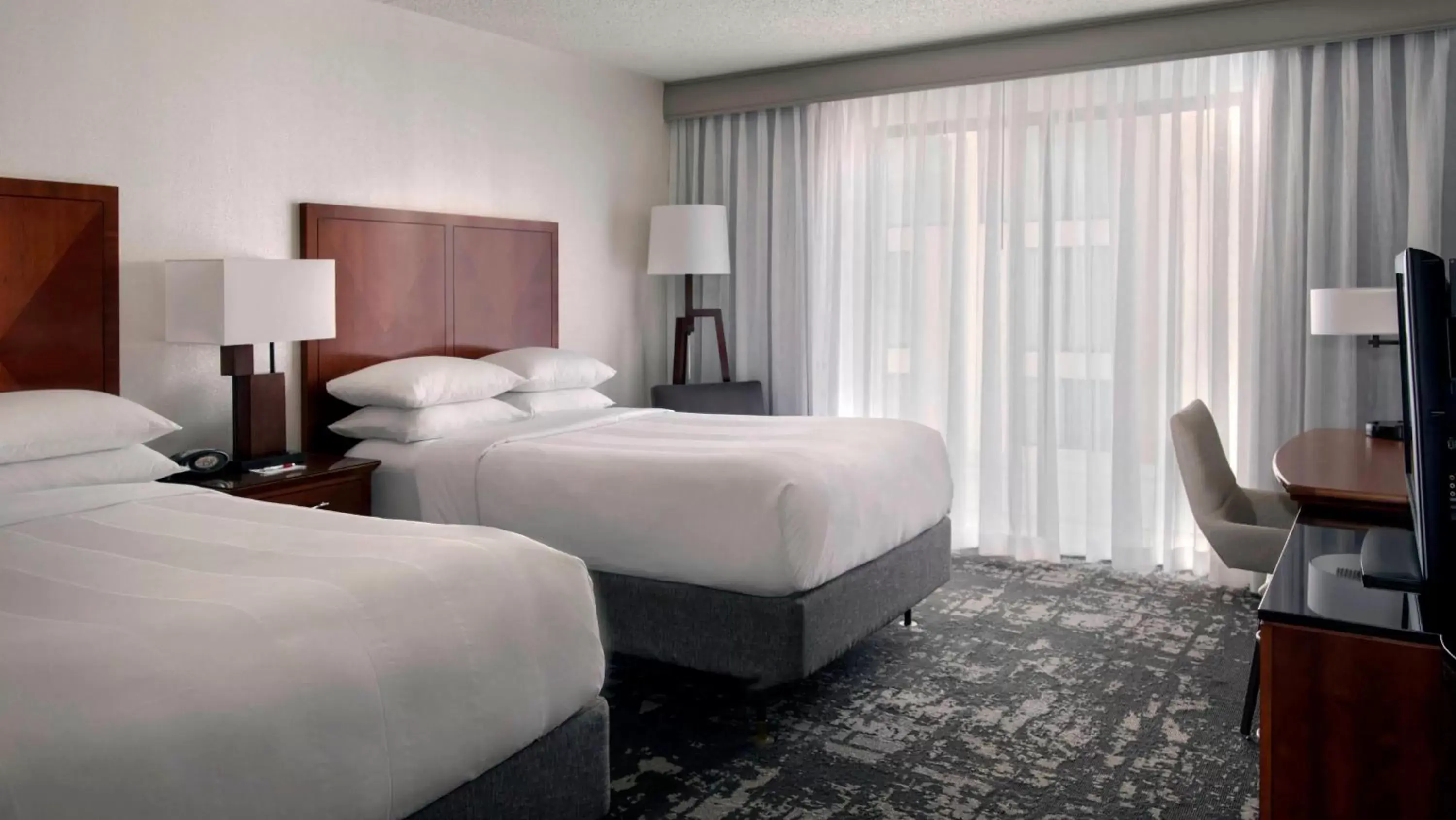 Traditional 2 Queen Room in Marriott Park Ridge Traditional 2 Queen Room in Marriott Park Ridge