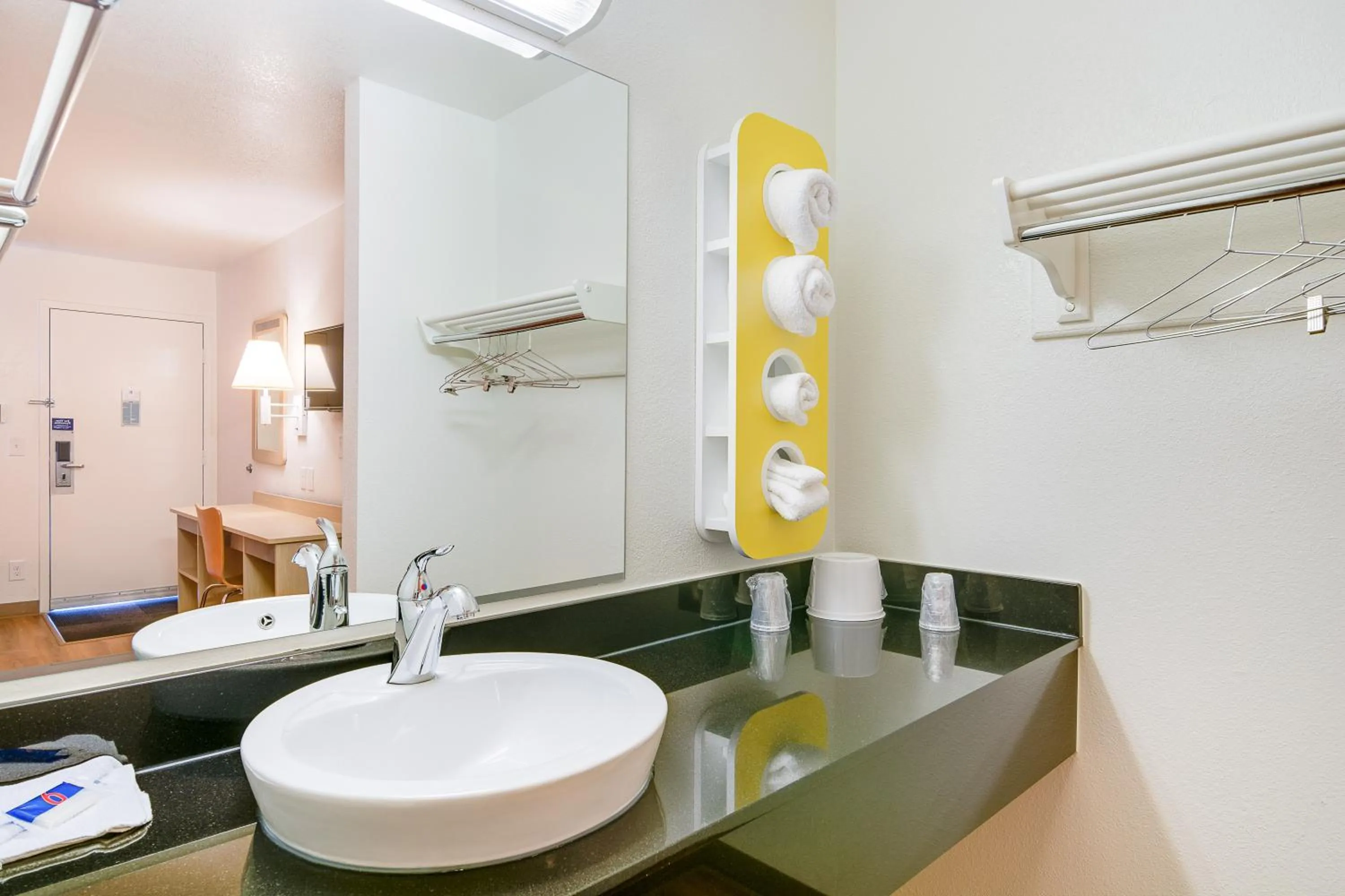 Bathroom in Motel 6-Rolling Meadows, IL - Chicago Northwest