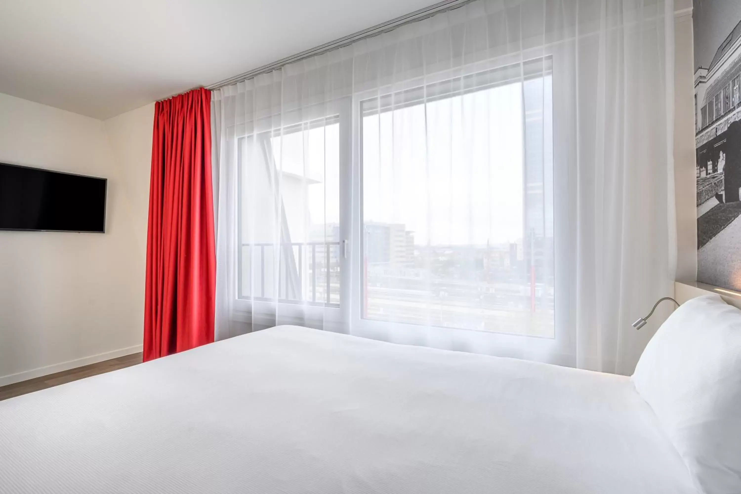 Photo of the whole room, Bed in B&B Hotel Brussels Centre Gare du Midi