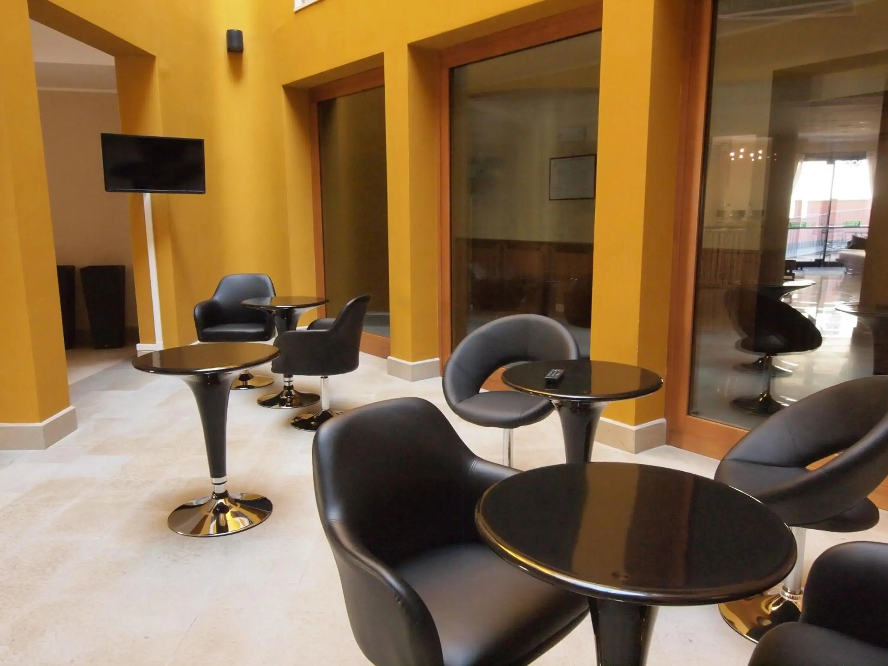 Communal lounge/ TV room, Seating Area in Hotel San Rocco