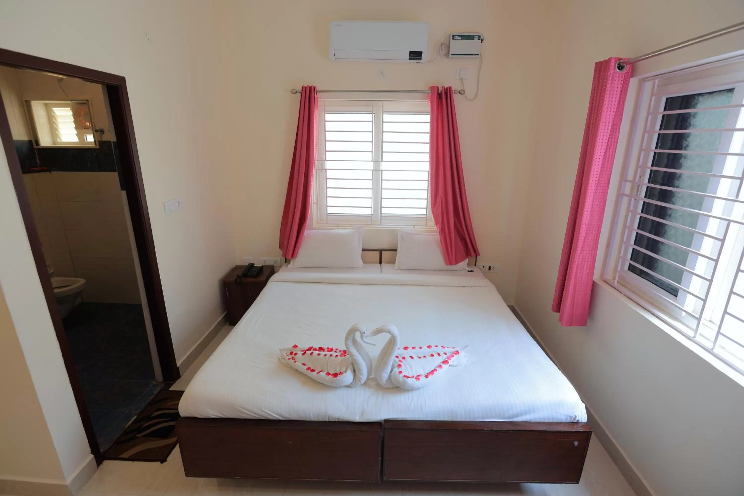 Photo of the whole room, Bed in Thiru Pavilion Retreat