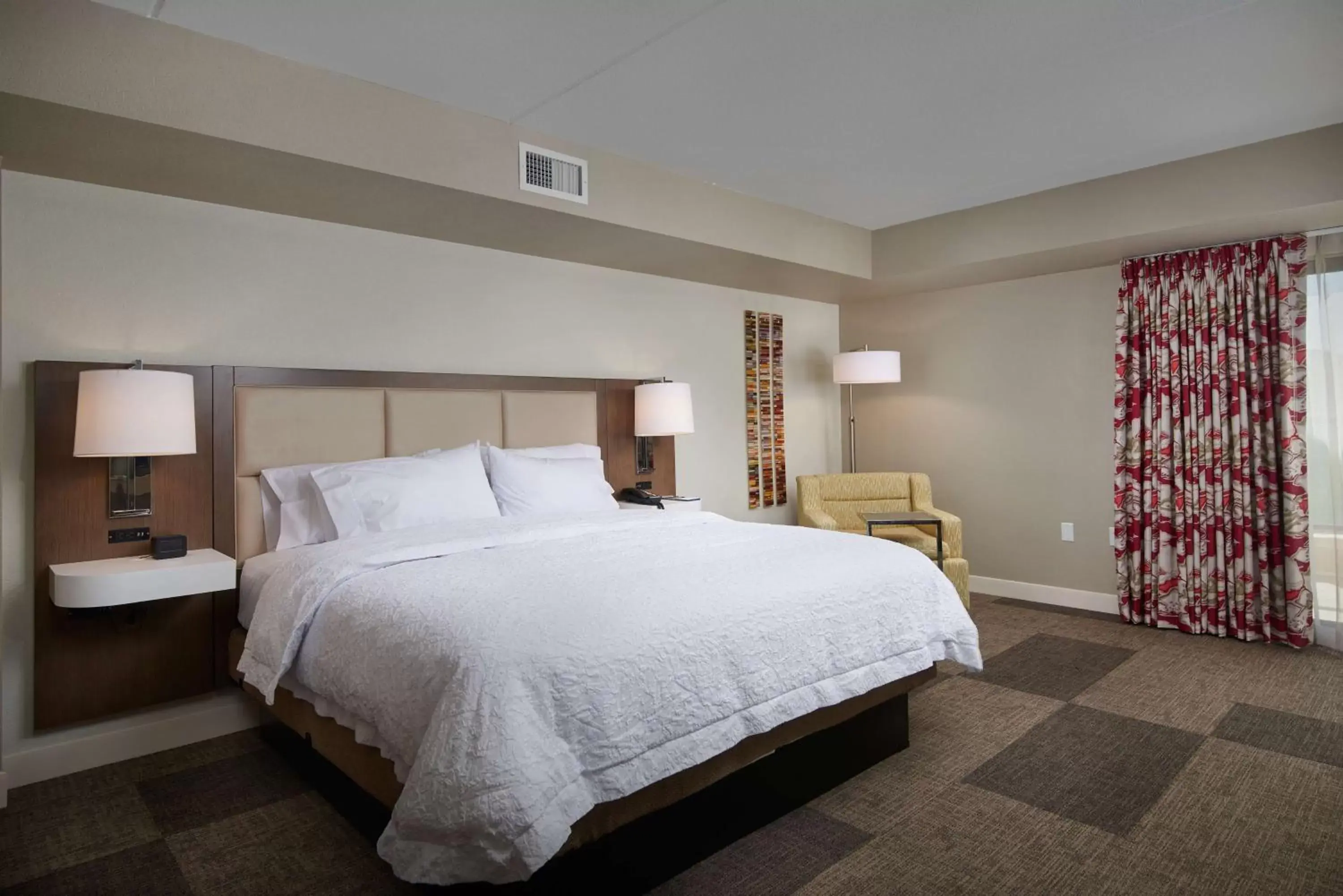 Bed in Hampton Inn & Suites Scottsdale On Shea Blvd