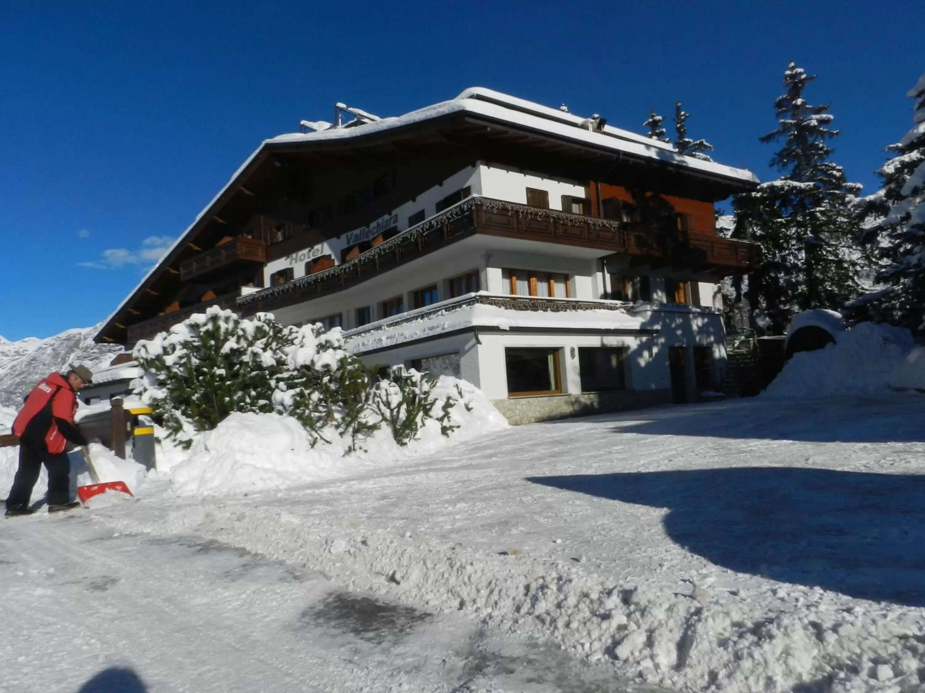 Facade/entrance, Winter in Hotel Vallechiara