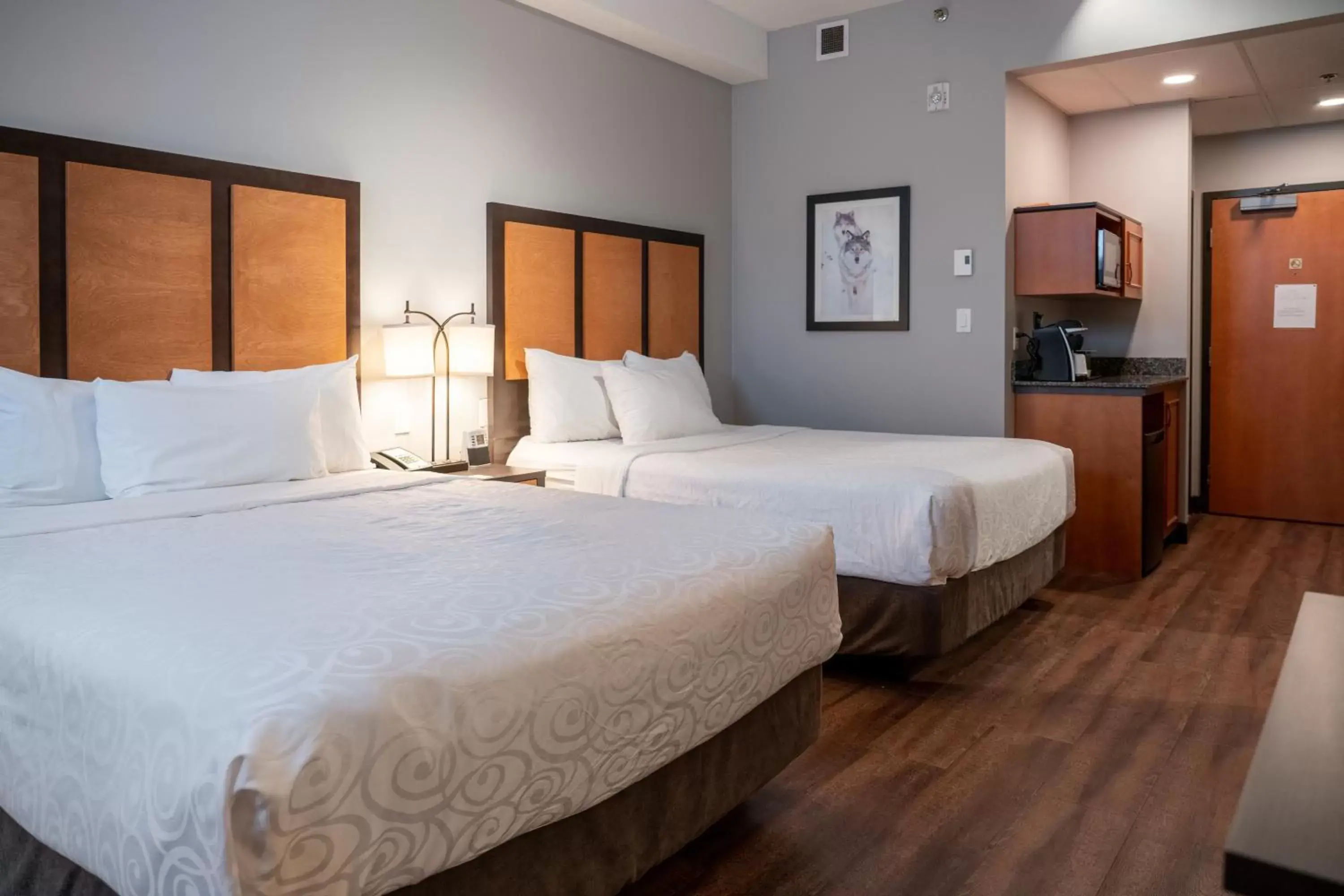 Photo of the whole room, Bed in Pocaterra Inn & Waterslide Photo of the whole room, Bed in Pocaterra Inn & Waterslide