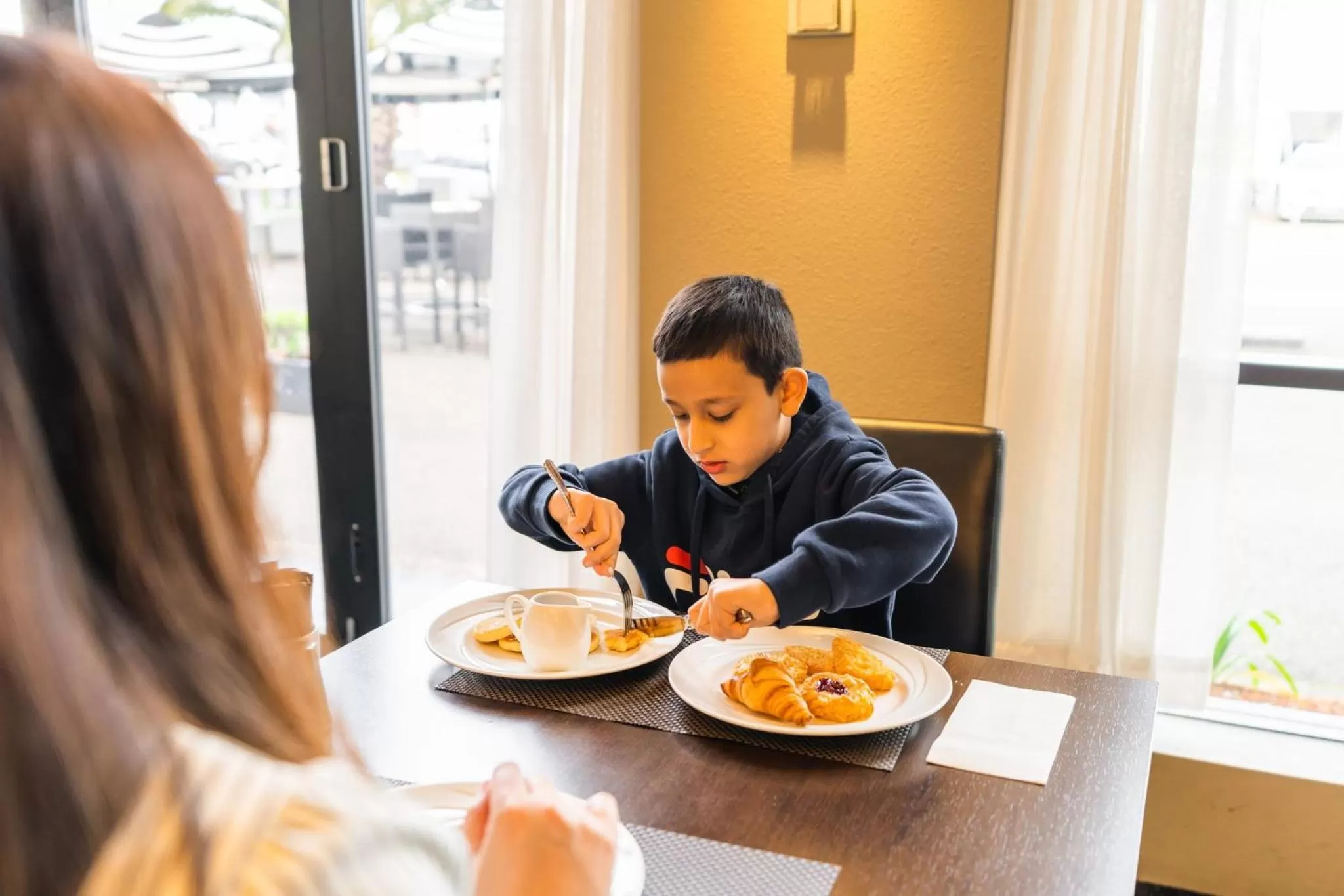 Restaurant/places to eat in Holiday Inn Parramatta by IHG