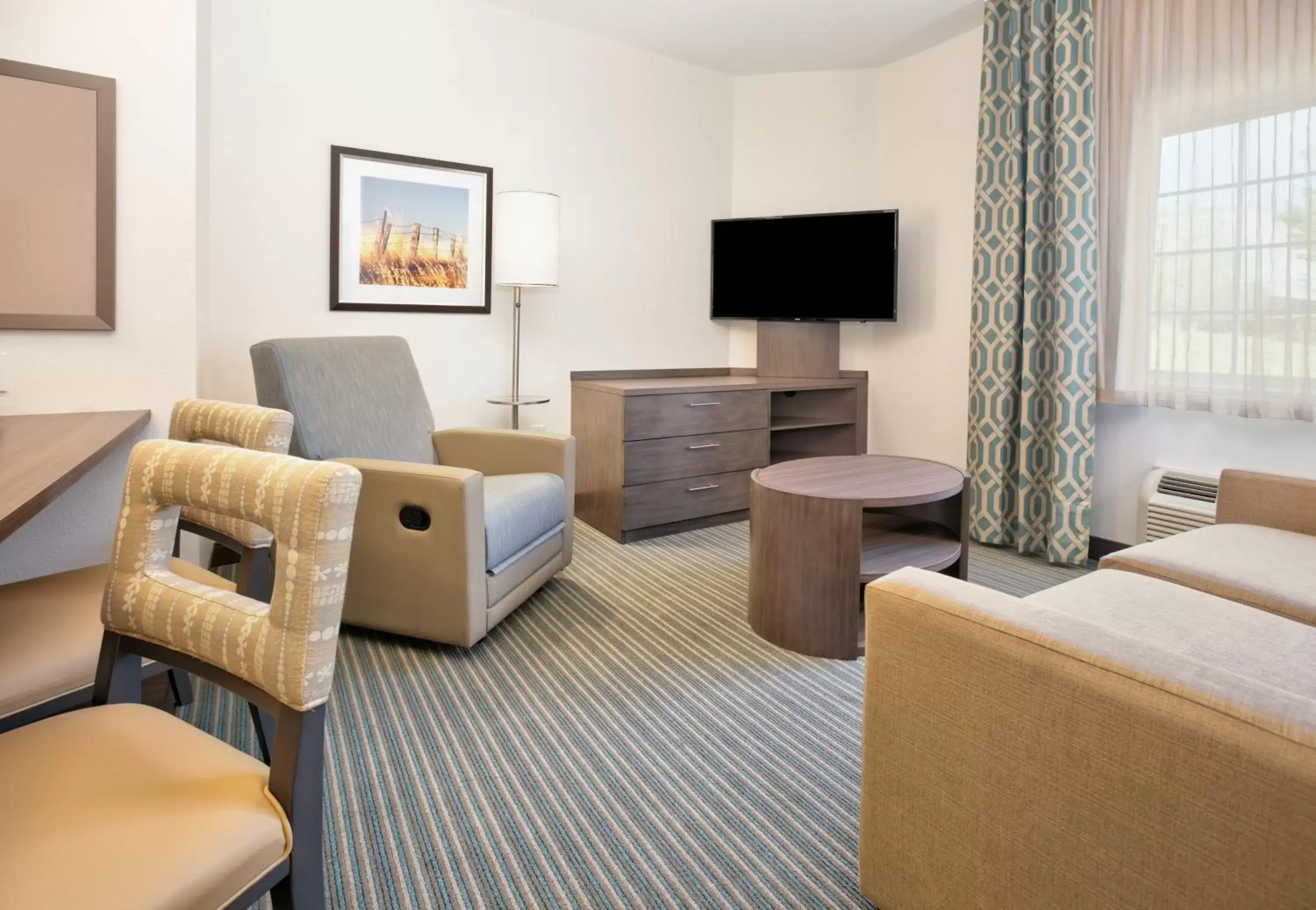 Photo of the whole room, Seating Area in Candlewood Suites Dallas Fort Worth South, an IHG Hotel