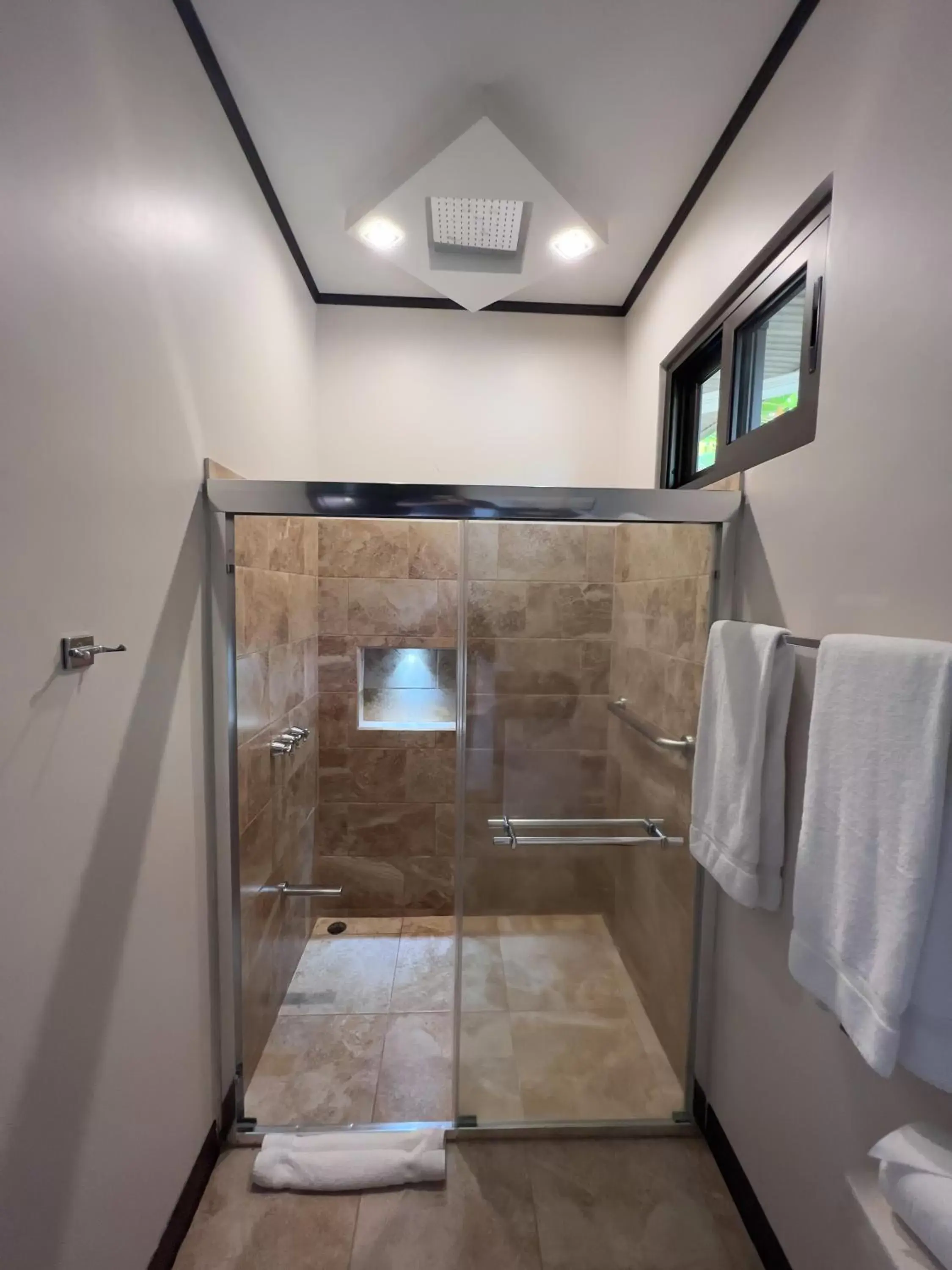 Bathroom in Arenal Manoa Resort & Hot Springs