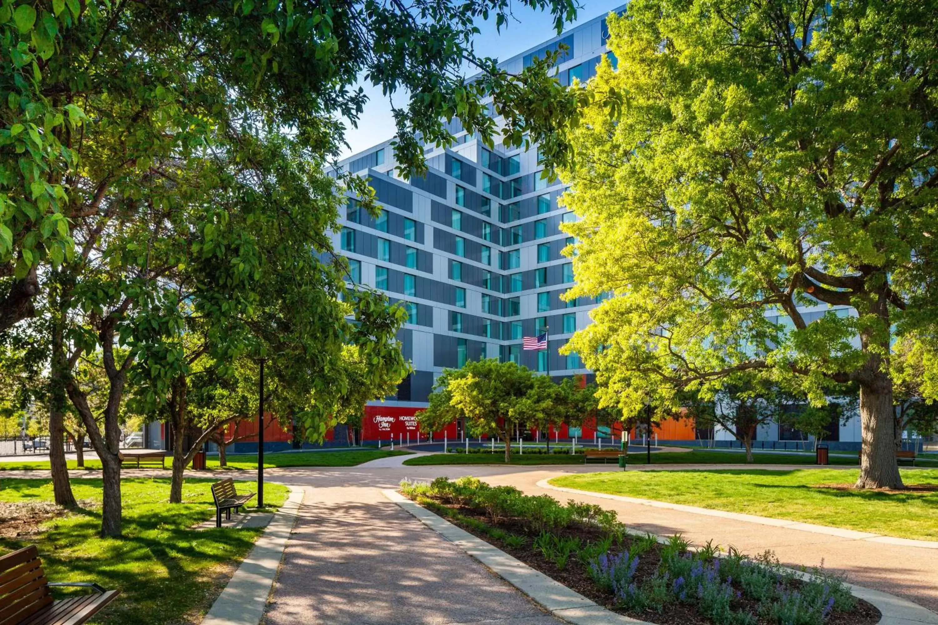 Property Building in Hampton Inn Boston Seaport District