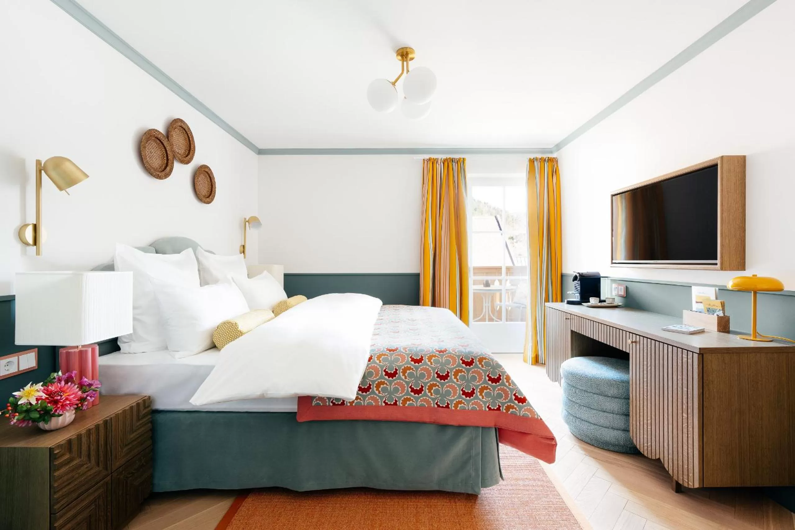 Photo of the whole room, Bed in Villa Alma - a lakeside Boutique Hotel