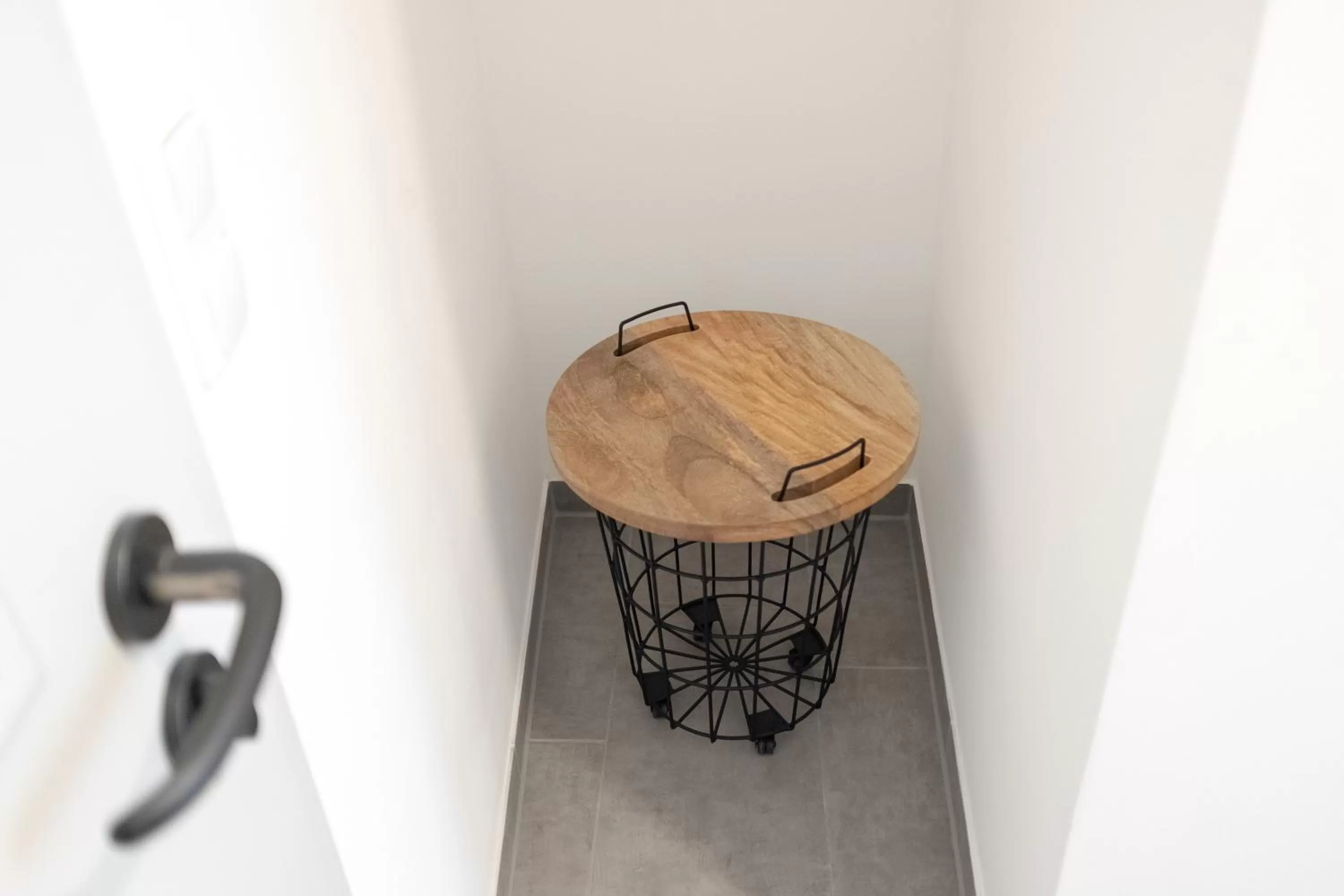 Seating area in ANA Living Augsburg City Center by Arthotel ANA - Self-Service-Hotel