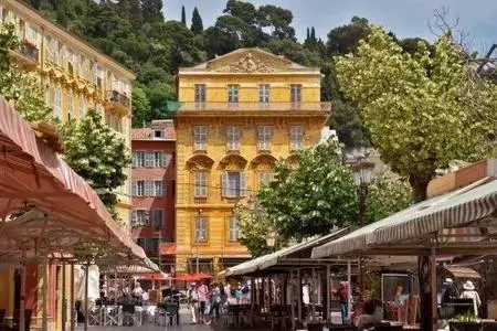 Shopping Area, Property Building in Studio carré d'or situé à 50 m de la plage