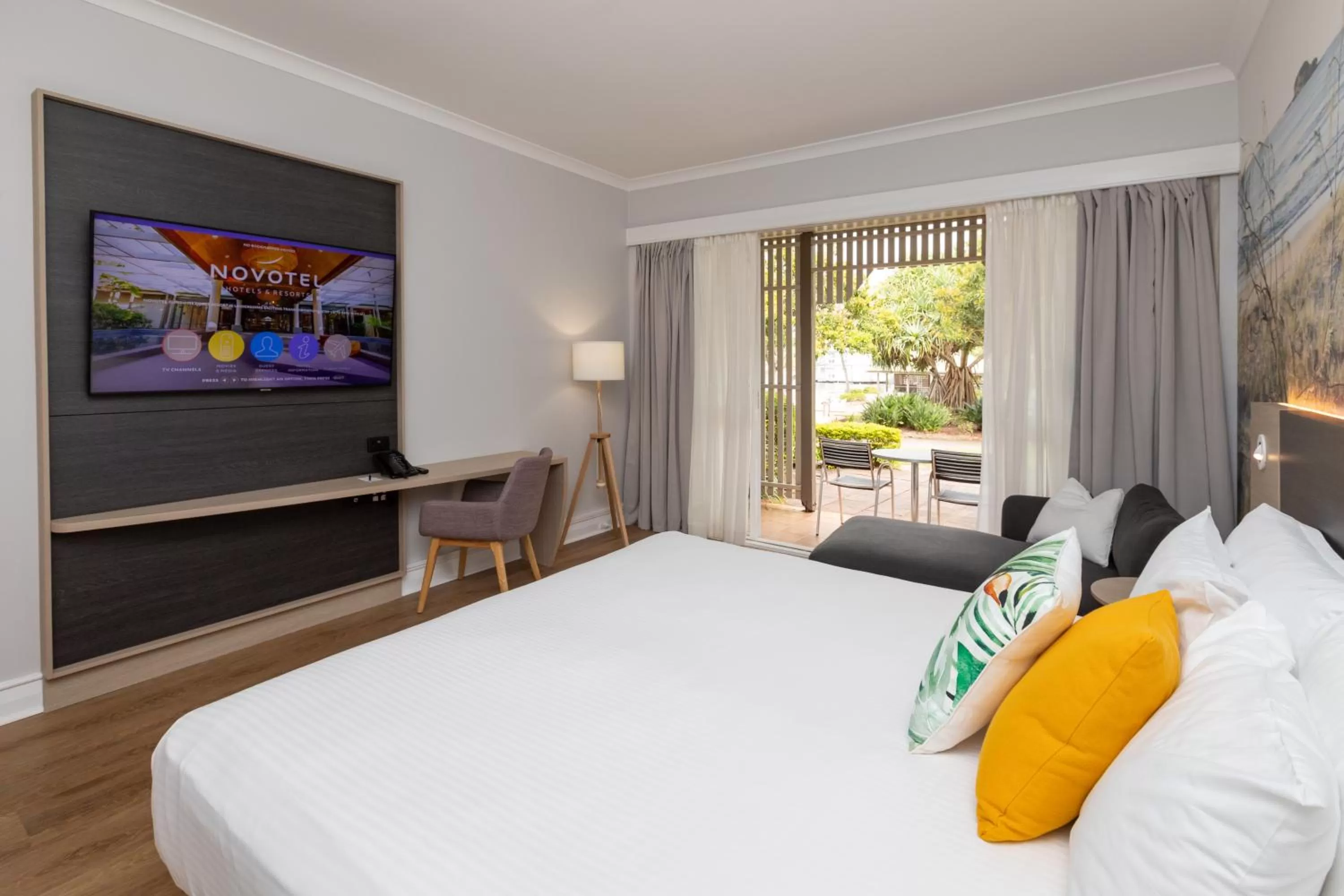 Photo of the whole room, Bed in Novotel Sunshine Coast Resort