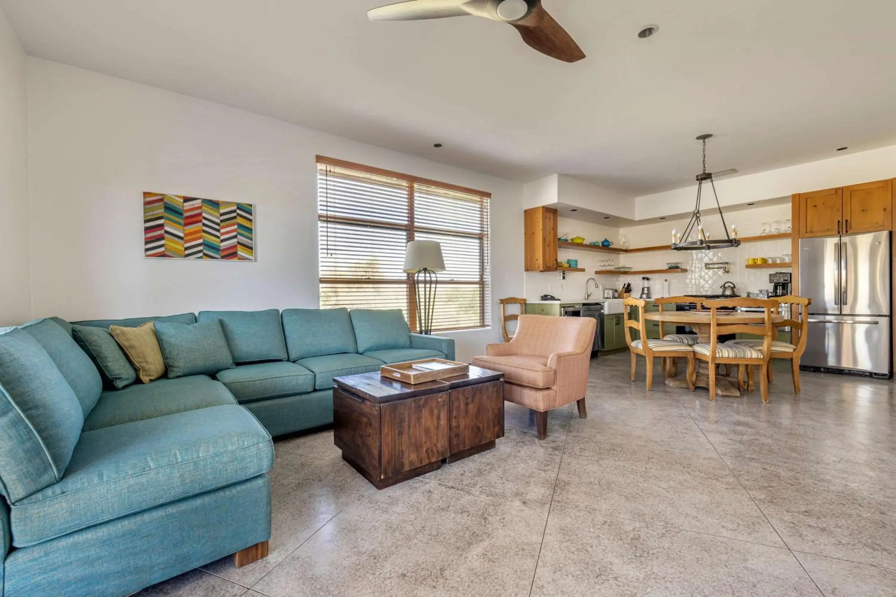 Kitchen or kitchenette, Seating Area in Hilton Grand Vacations Club Palm Desert