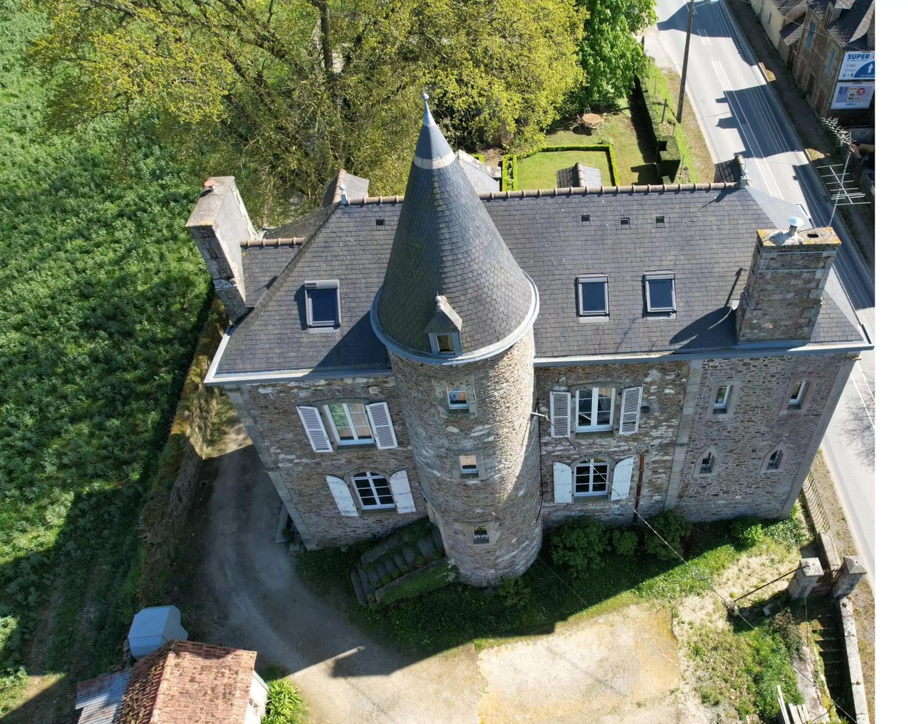 Property building, Bird's-eye View in Le Manoir de la Bigotière