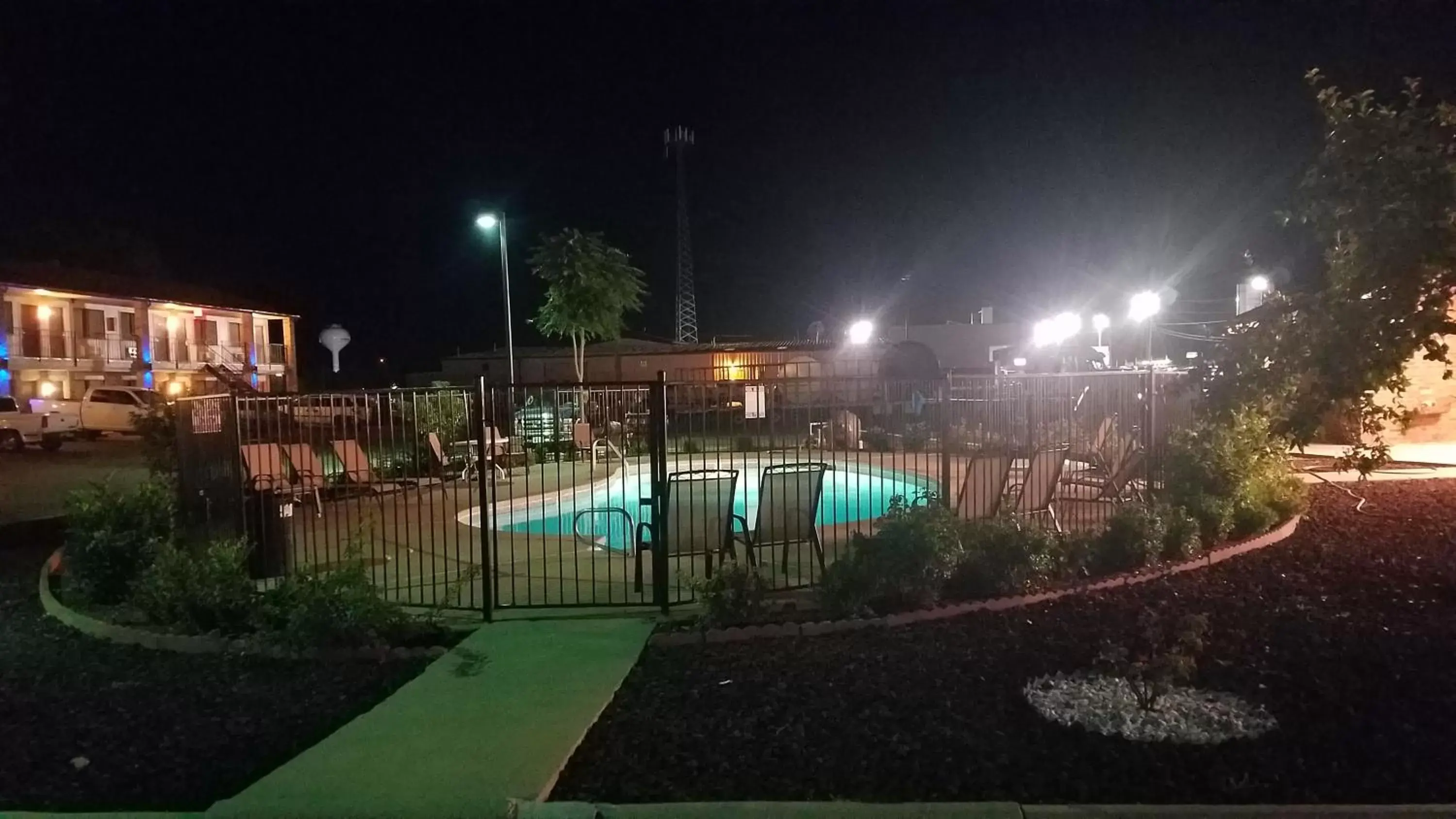 BBQ facilities, Swimming Pool in Shiloh Inn Lamesa