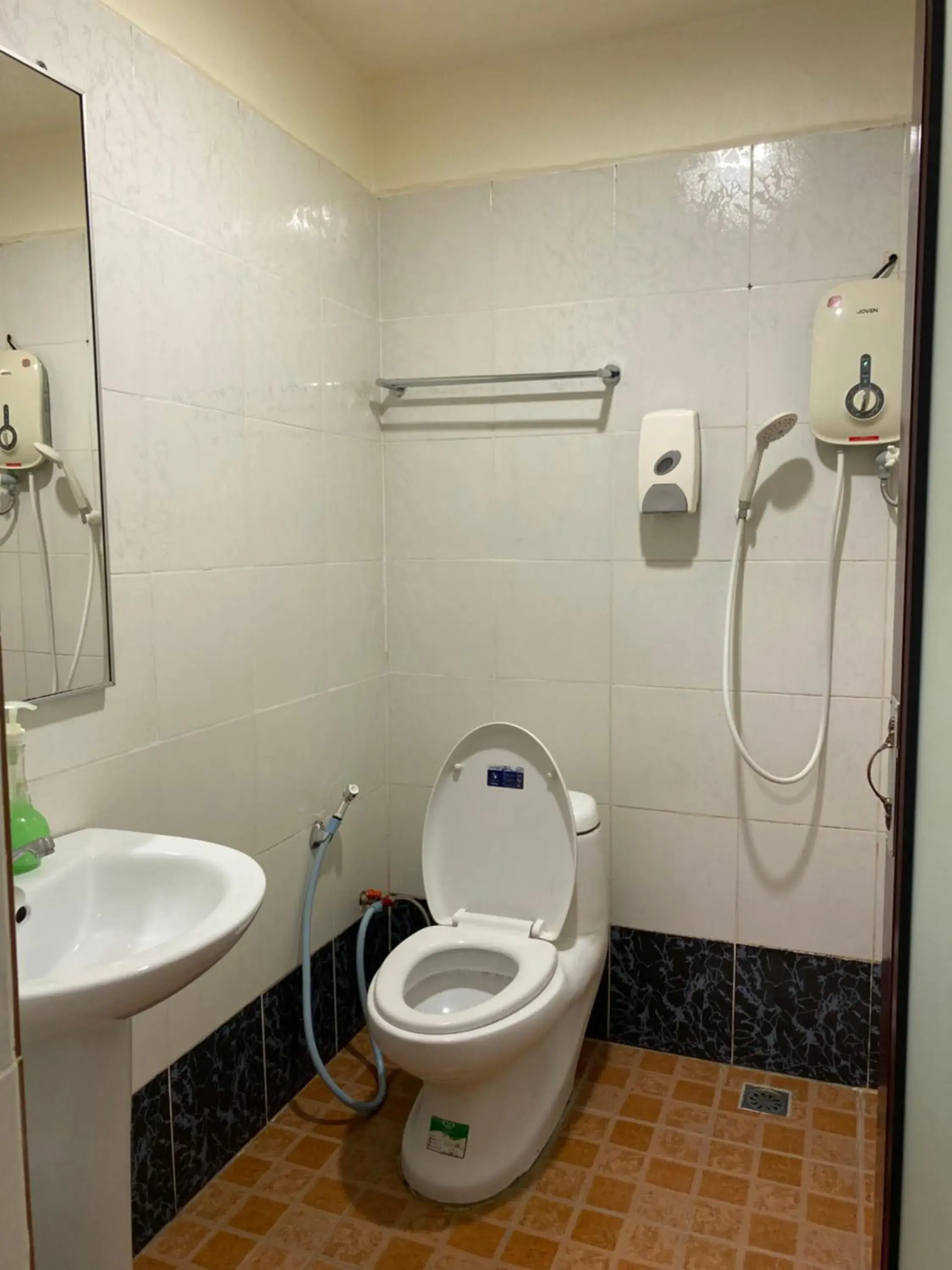 Bathroom in OYO 90251 Hotel Malaysia