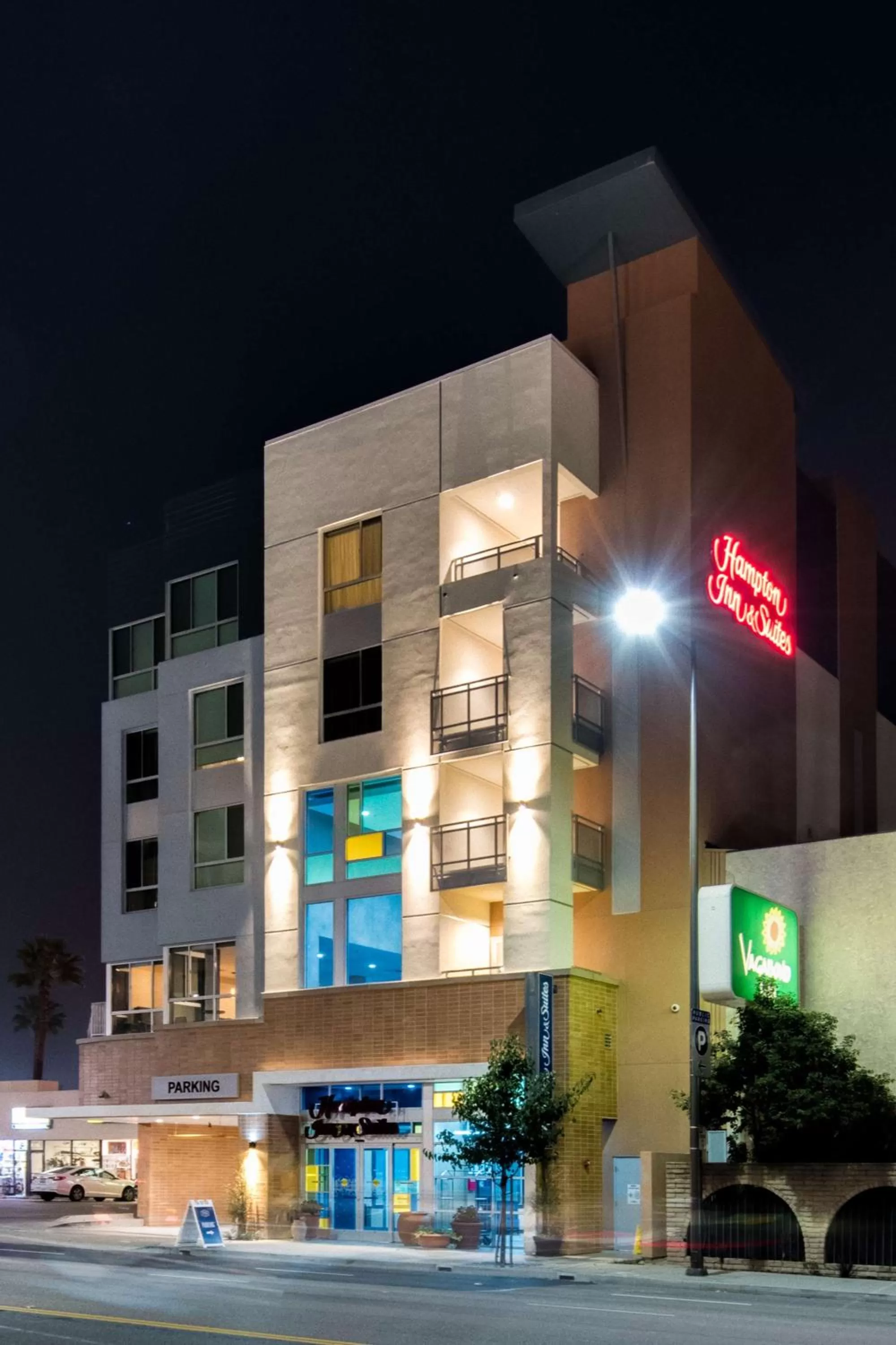 Property building in Hampton Inn & Suites Los Angeles - Glendale