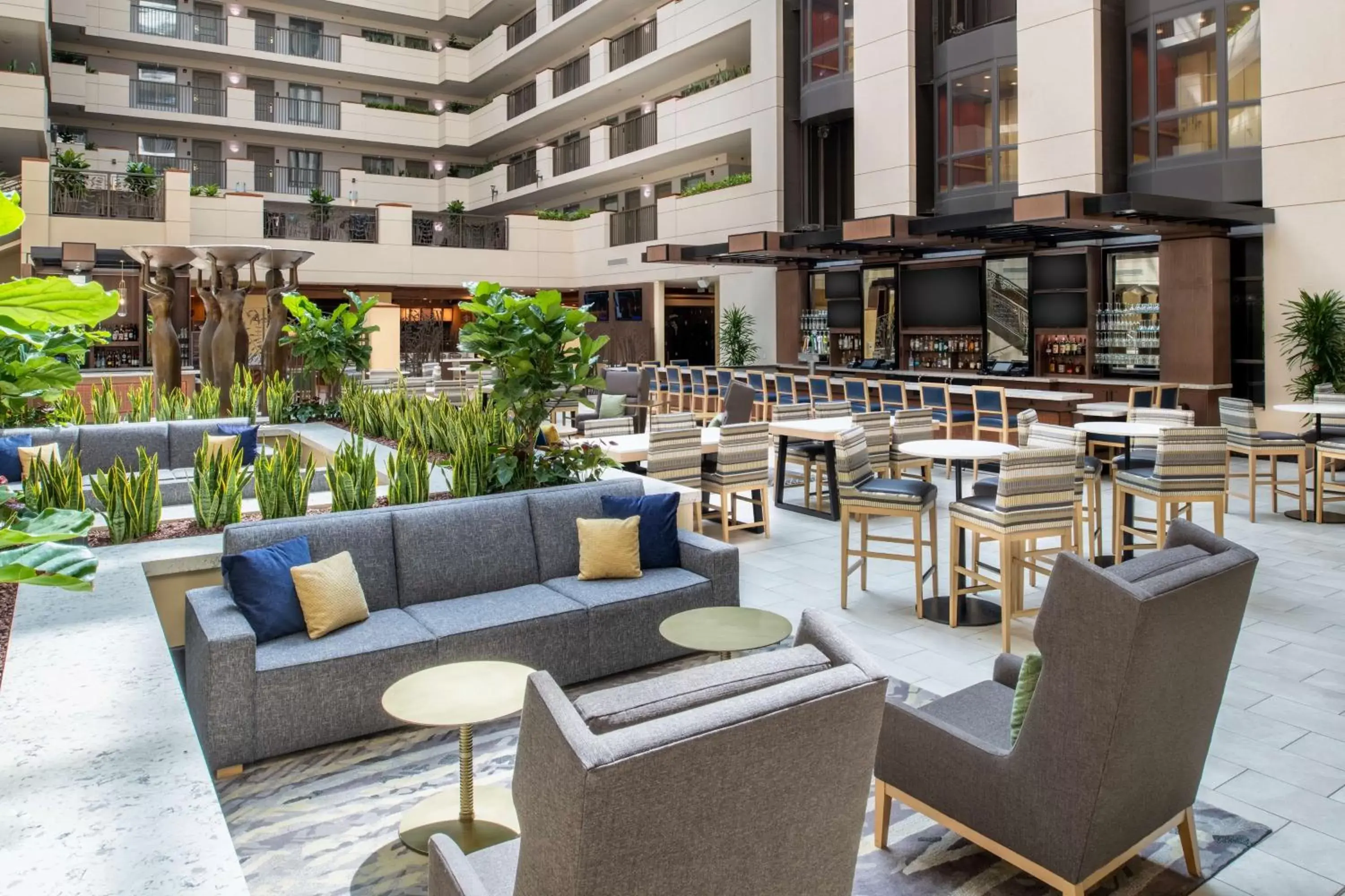 Lobby or reception in Embassy Suites by Hilton Sacramento Riverfront Promenade