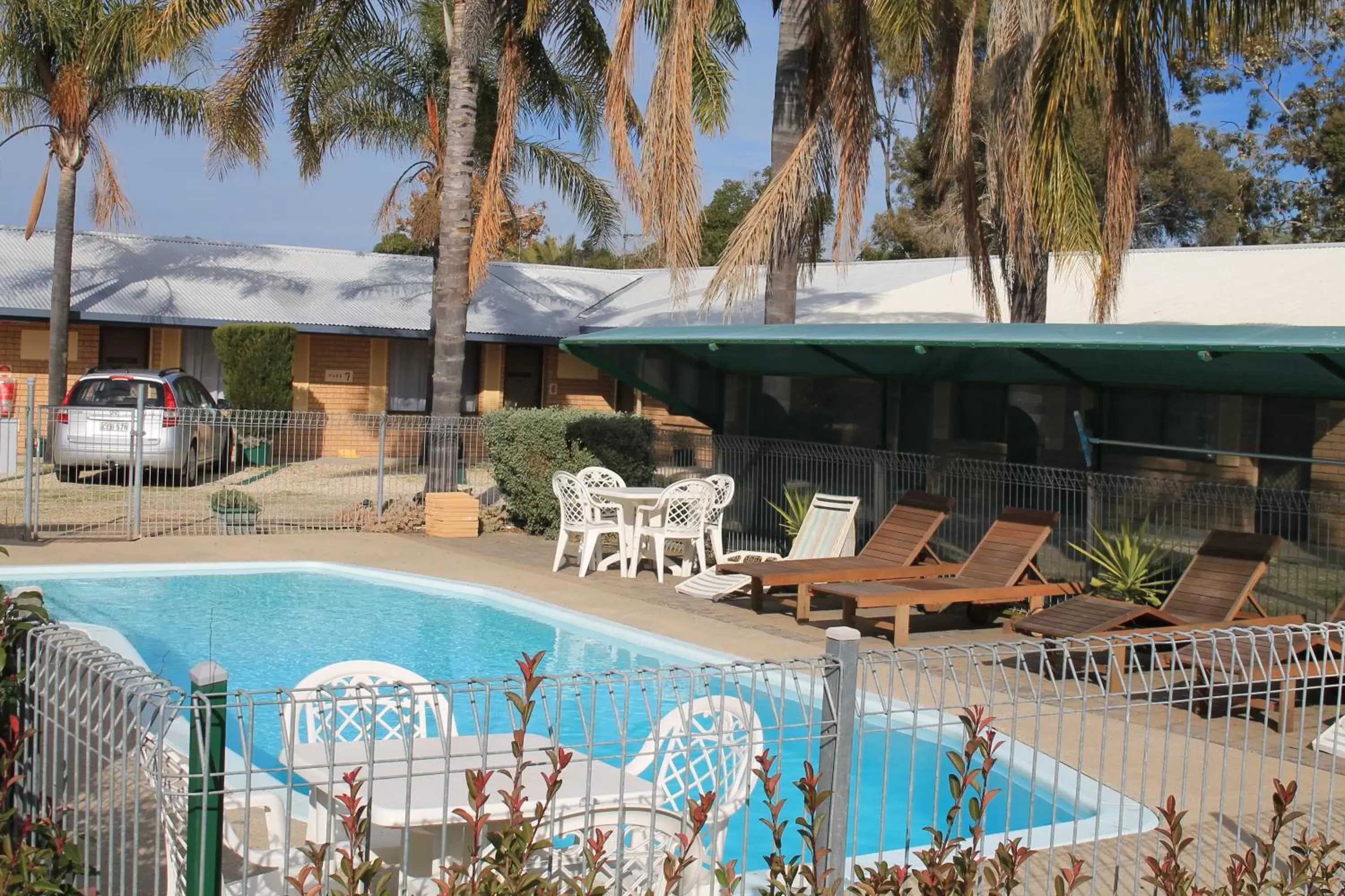 Swimming Pool in Lone Pine Motel