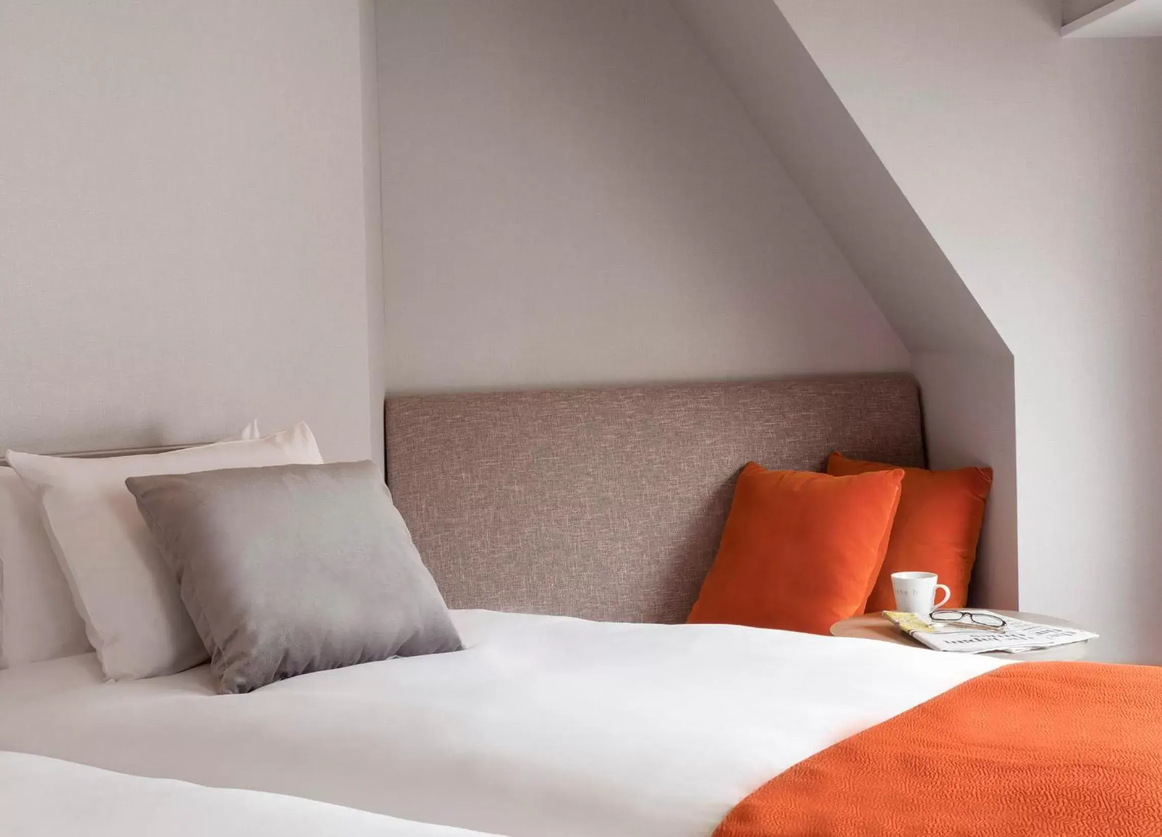 Bed in the b ochanomizu Bed in the b ochanomizu