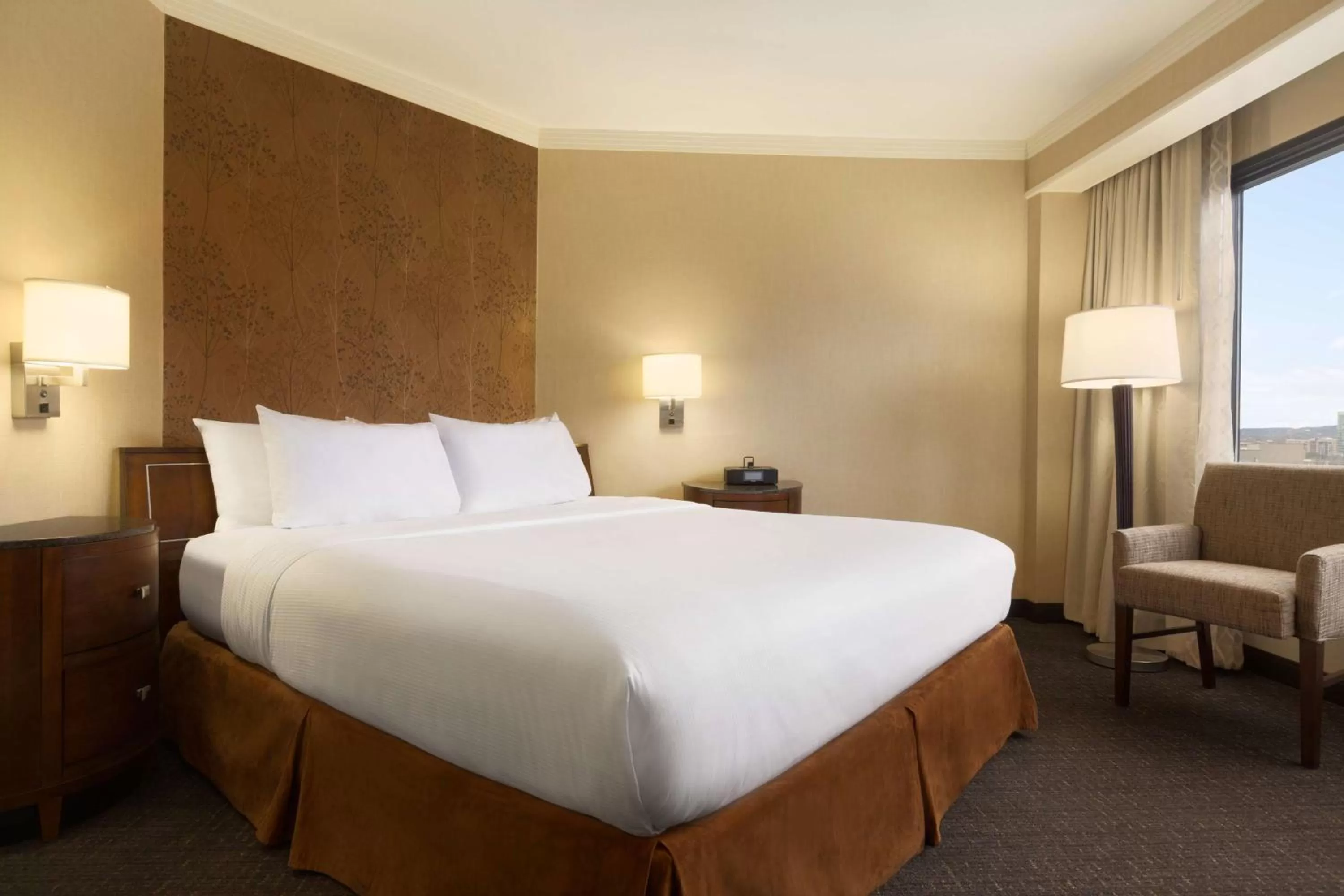 Bed in Embassy Suites by Hilton Austin Downtown South Congress