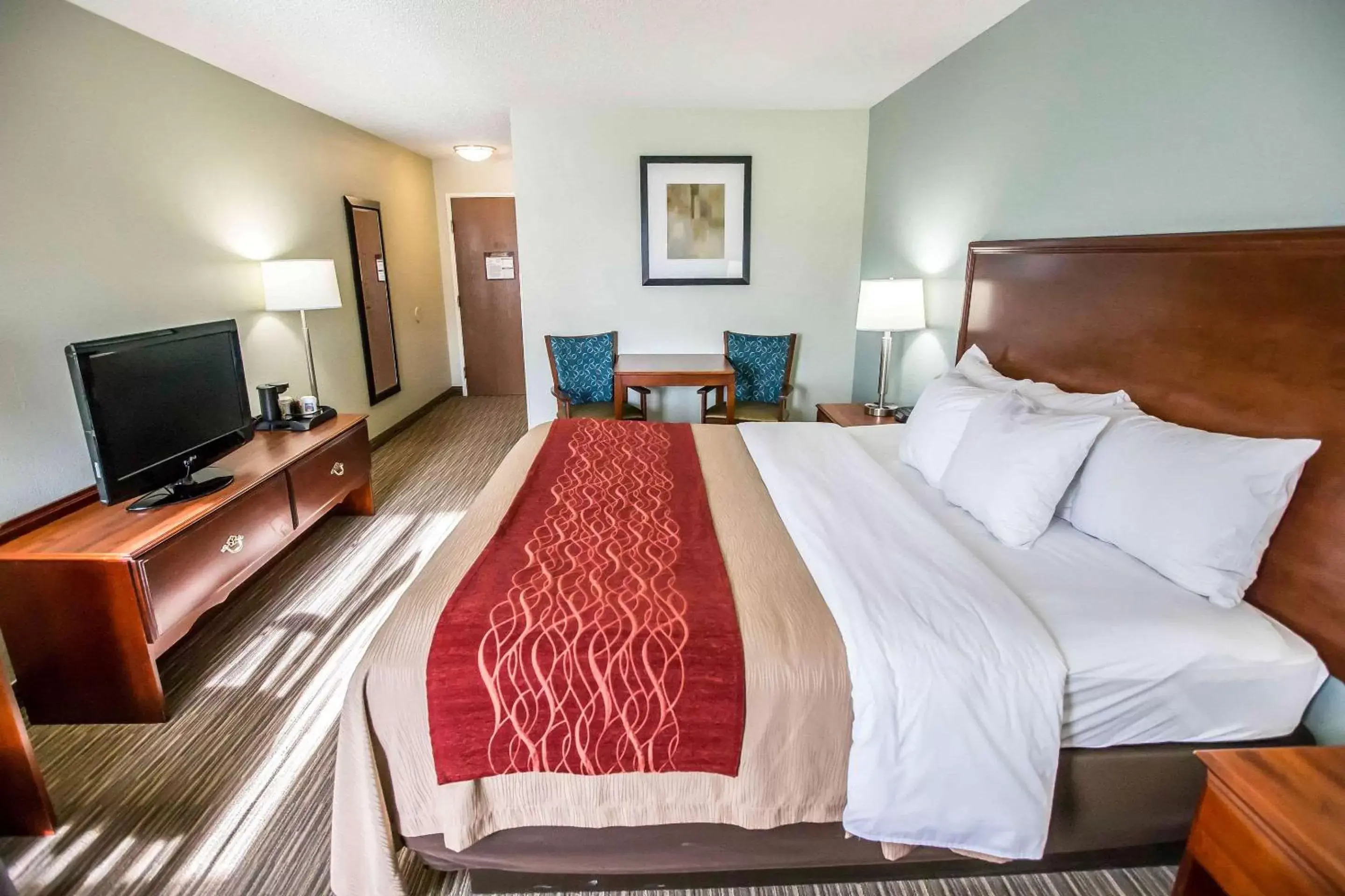 Photo of the whole room, Bed in Comfort Inn Schererville