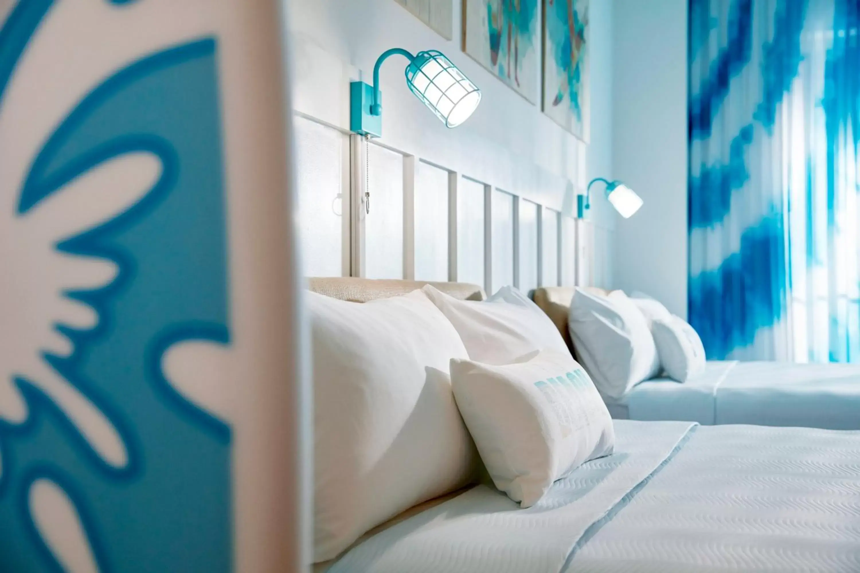 Bed in Universal's Endless Summer Resort - Surfside Inn and Suites