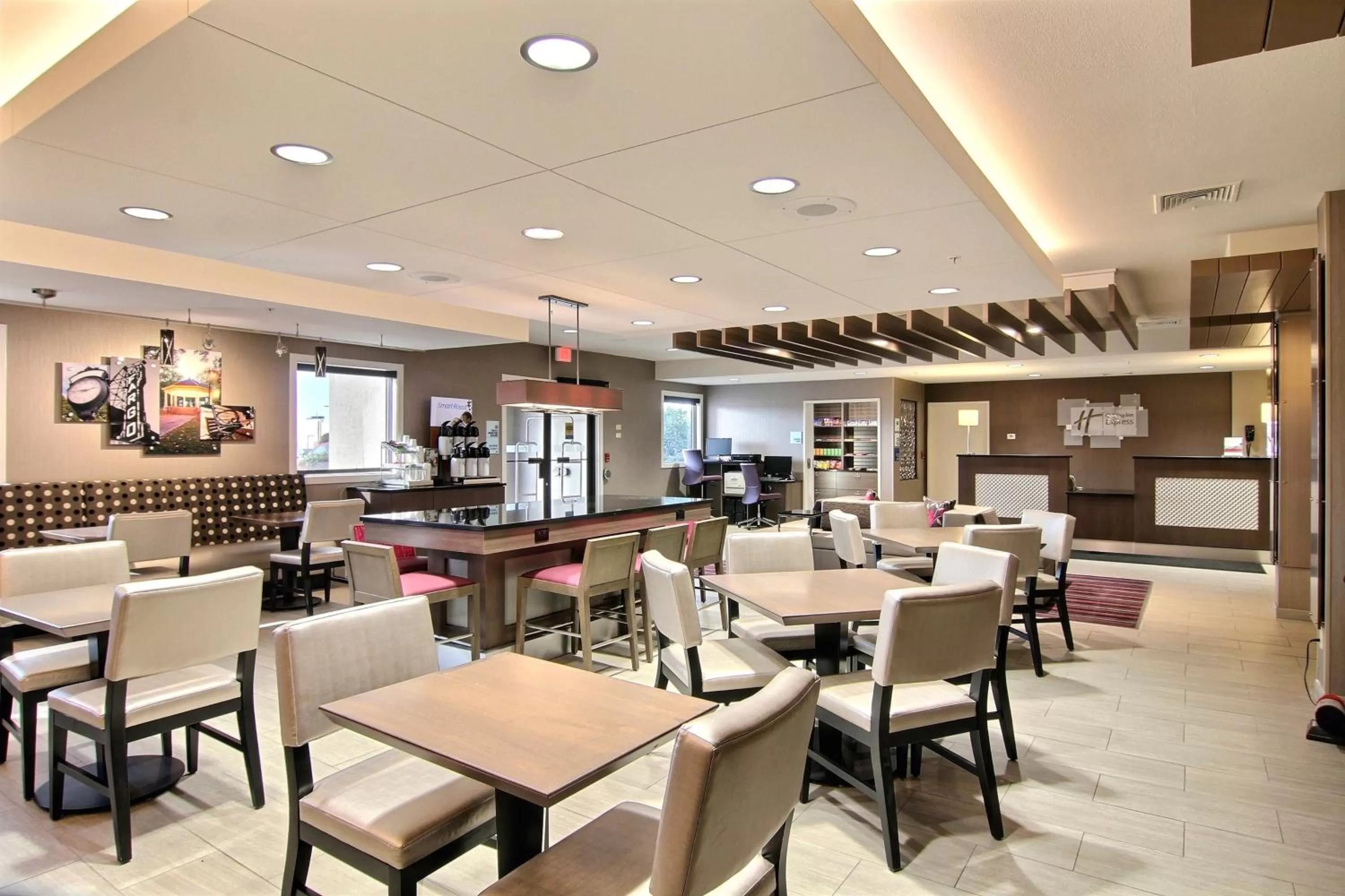 Breakfast in Holiday Inn Express Fargo - West Acres by IHG