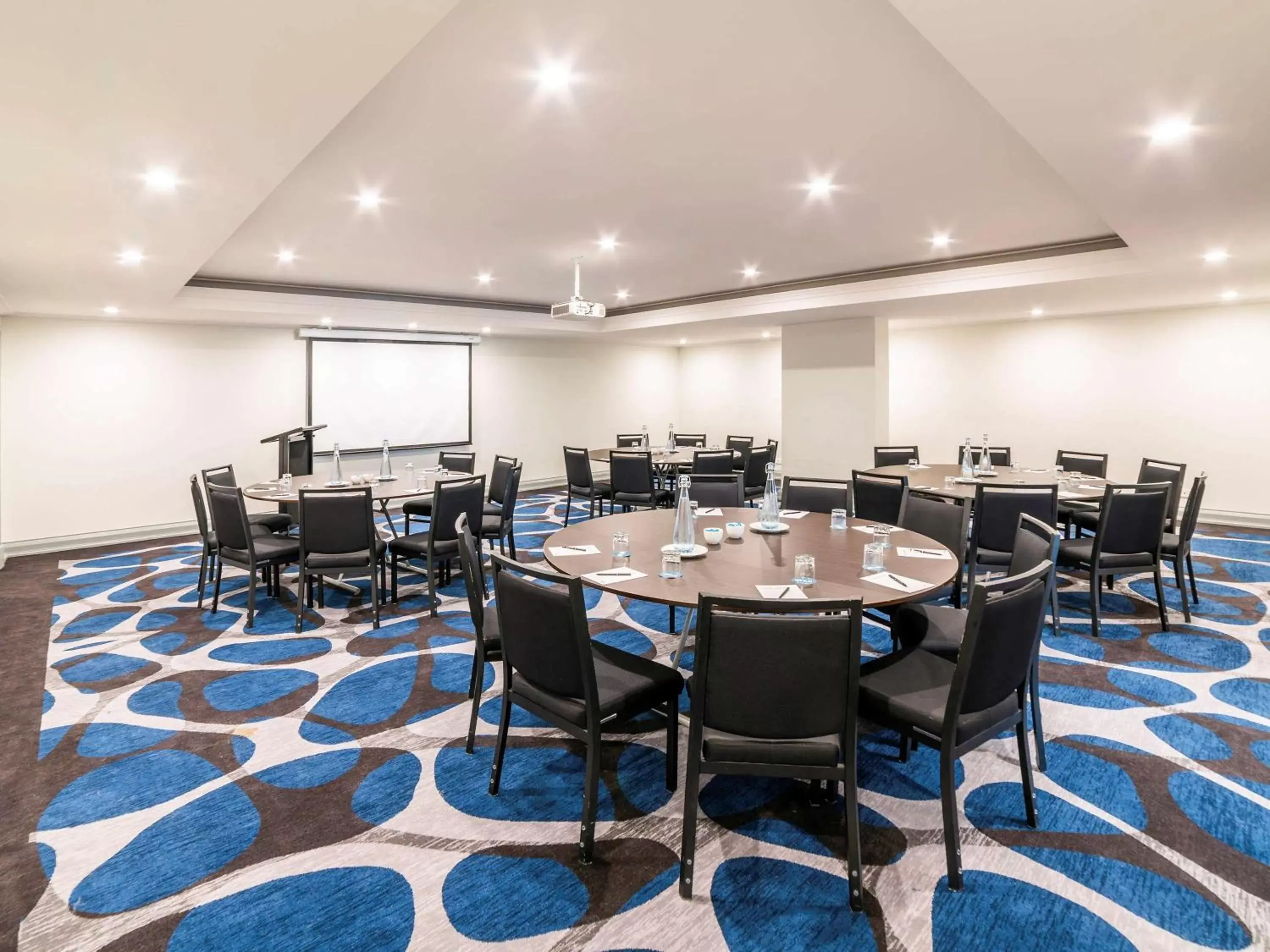 Business facilities, Restaurant/Places to Eat in Pullman Cairns International