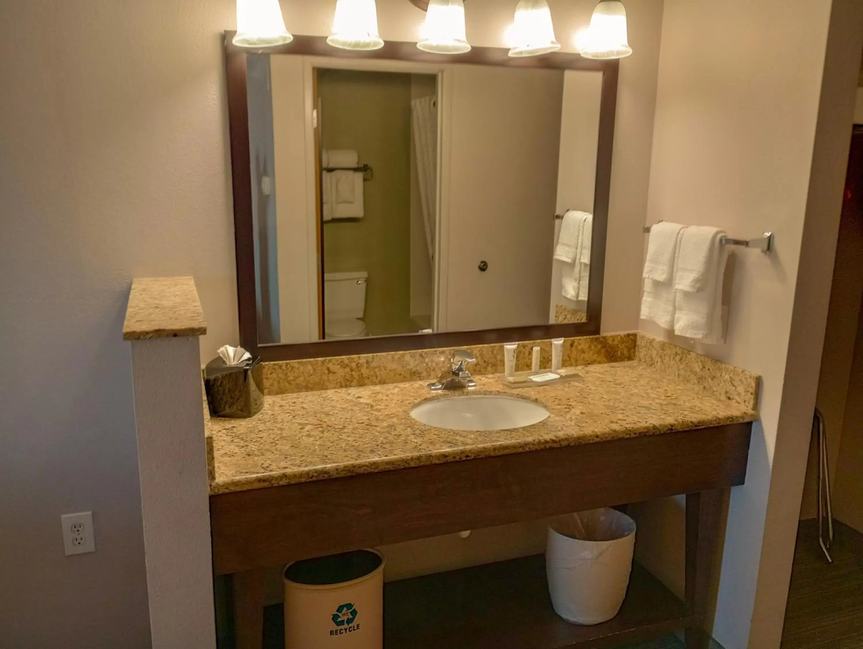 Bathroom in Country Inn & Suites by Radisson, Portland International Airport, OR