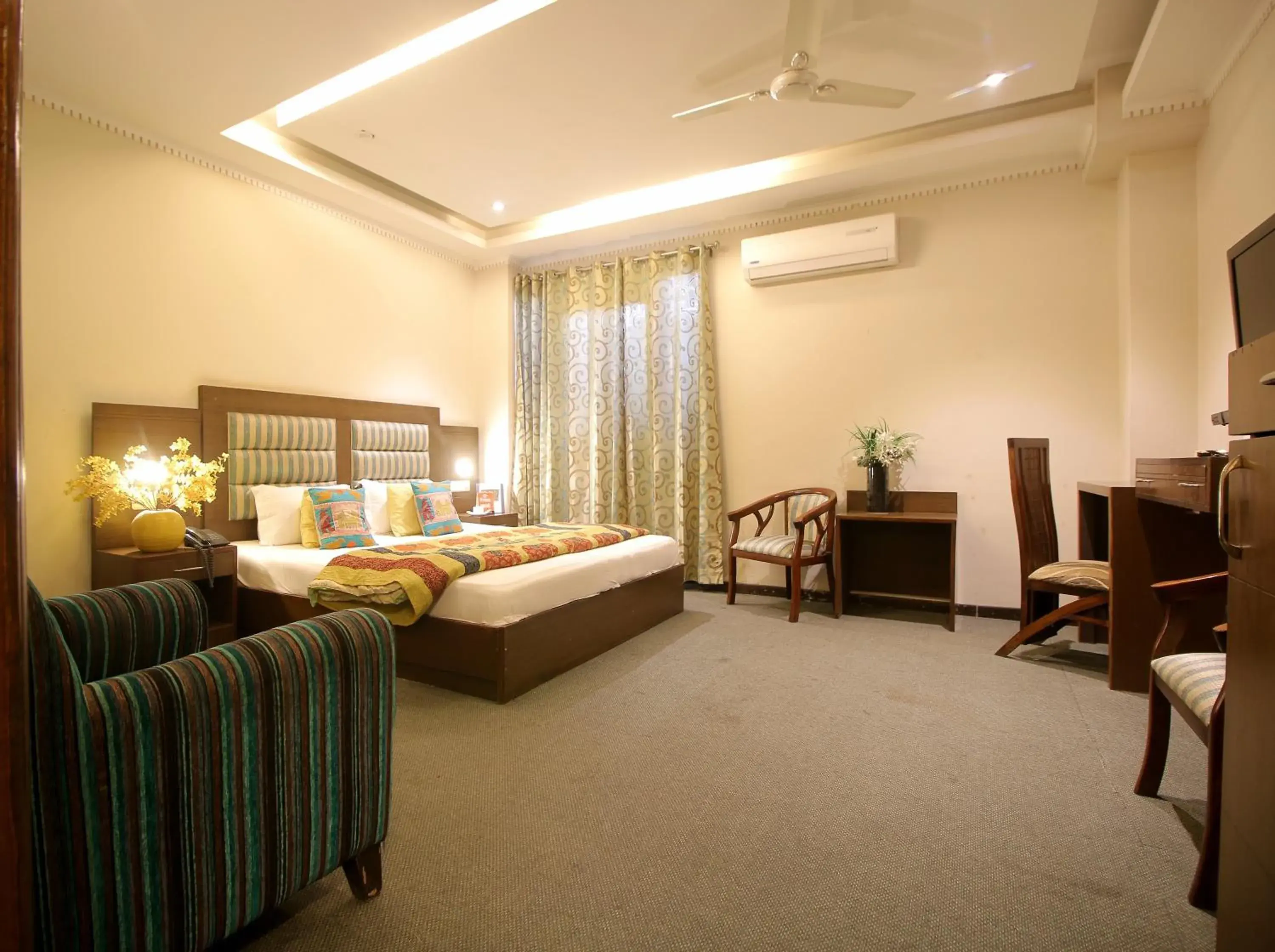 Bedroom, Seating Area in Hotel City Premier