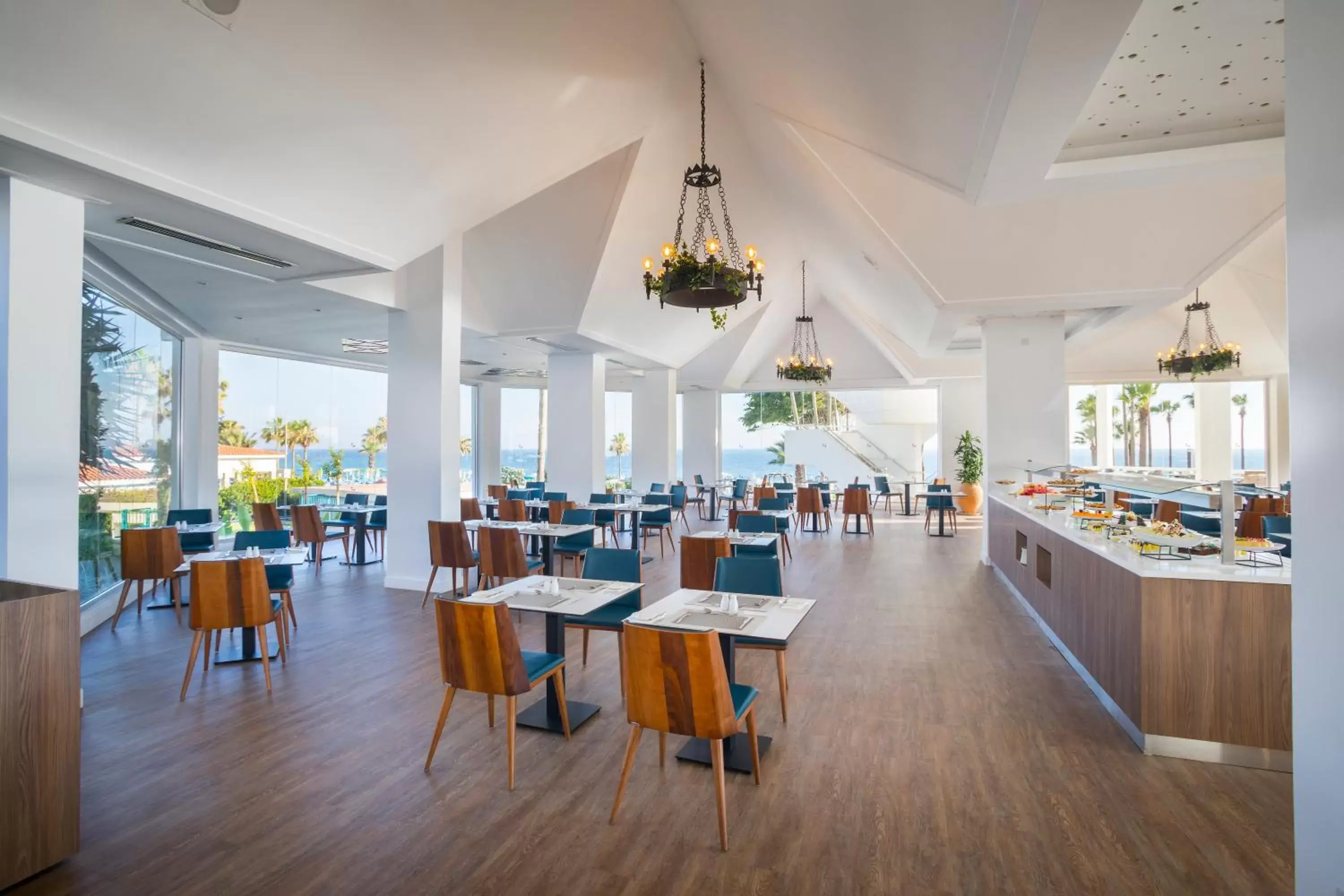 Dining area in Leonardo Plaza Cypria Maris Beach Hotel & Spa