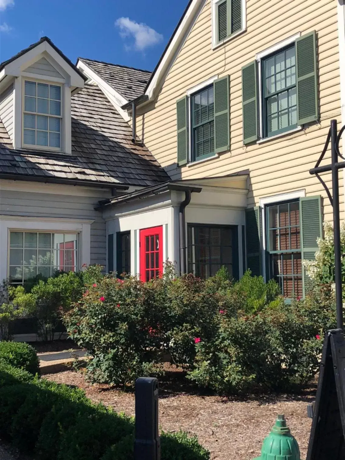 Property Building in Howard's Creek Inn