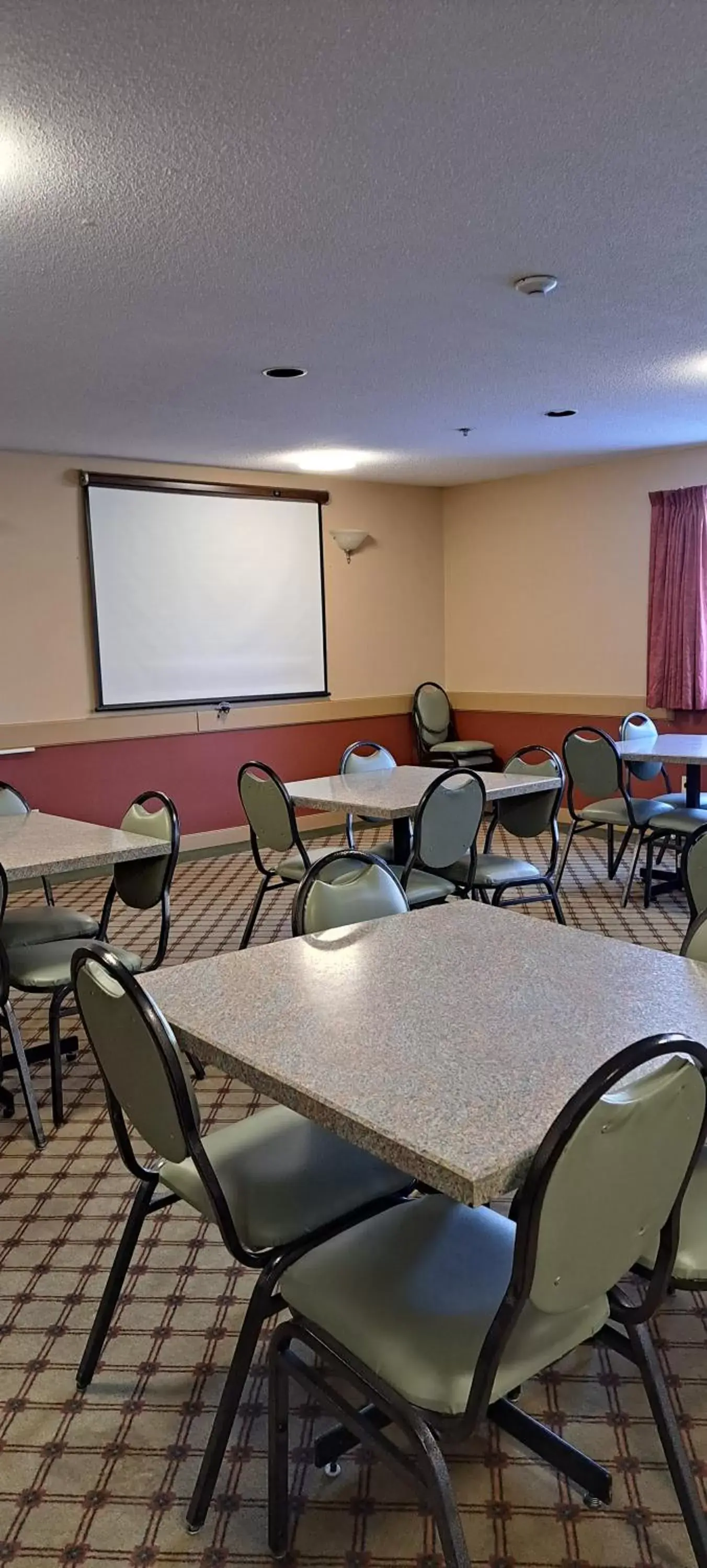 Meeting/conference room, Business Area/Conference Room in Travelodge by Wyndham Lacombe